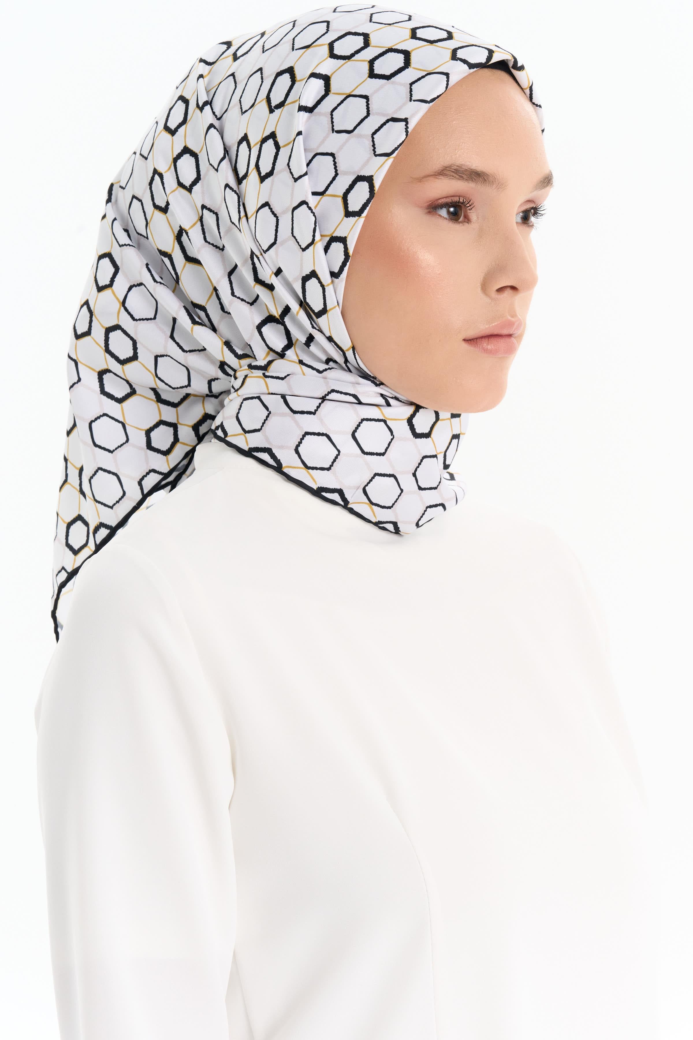 Altıgen Desenli Stil Eşarp - Ekru TUGBA