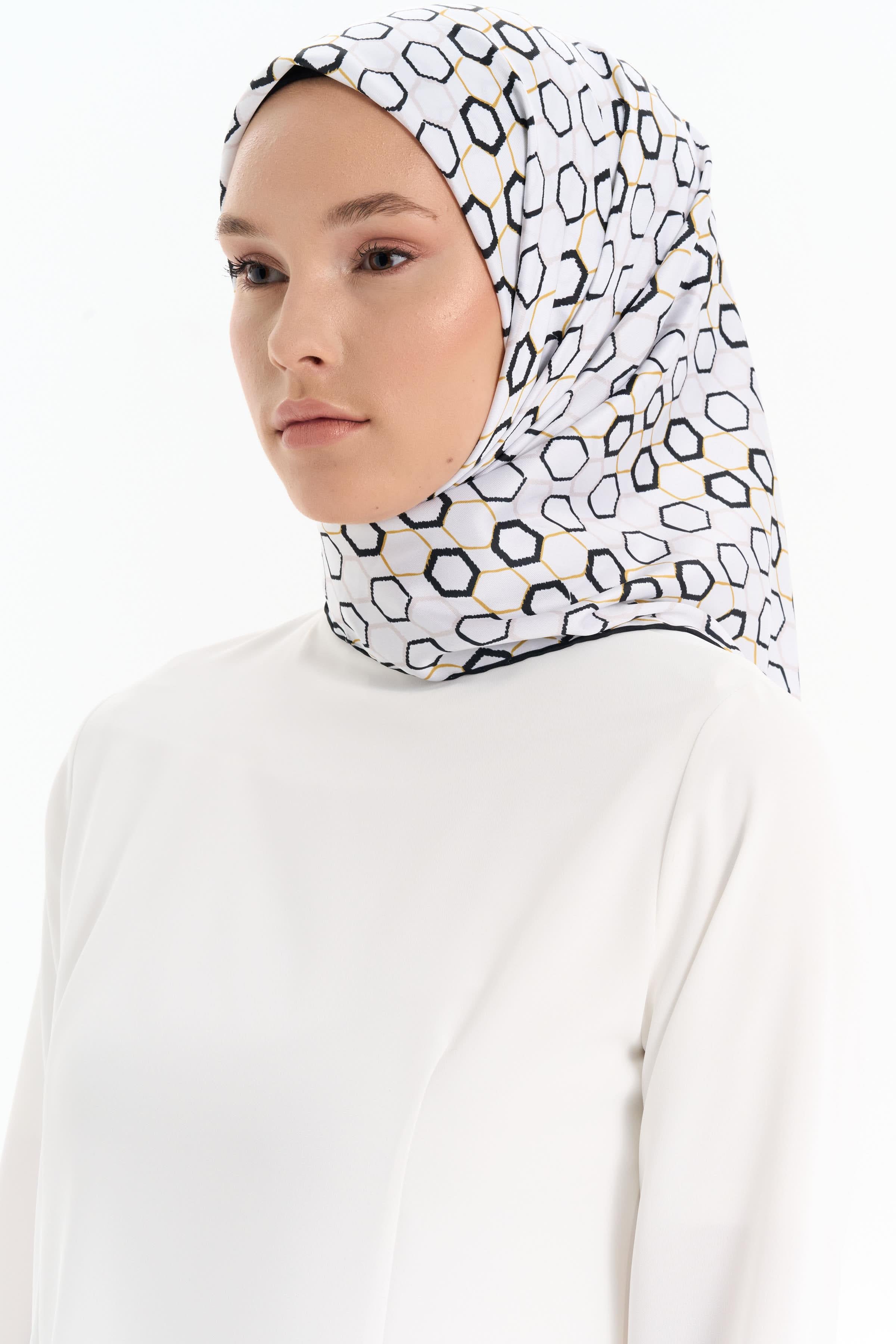 Altıgen Desenli Stil Eşarp - Ekru TUGBA