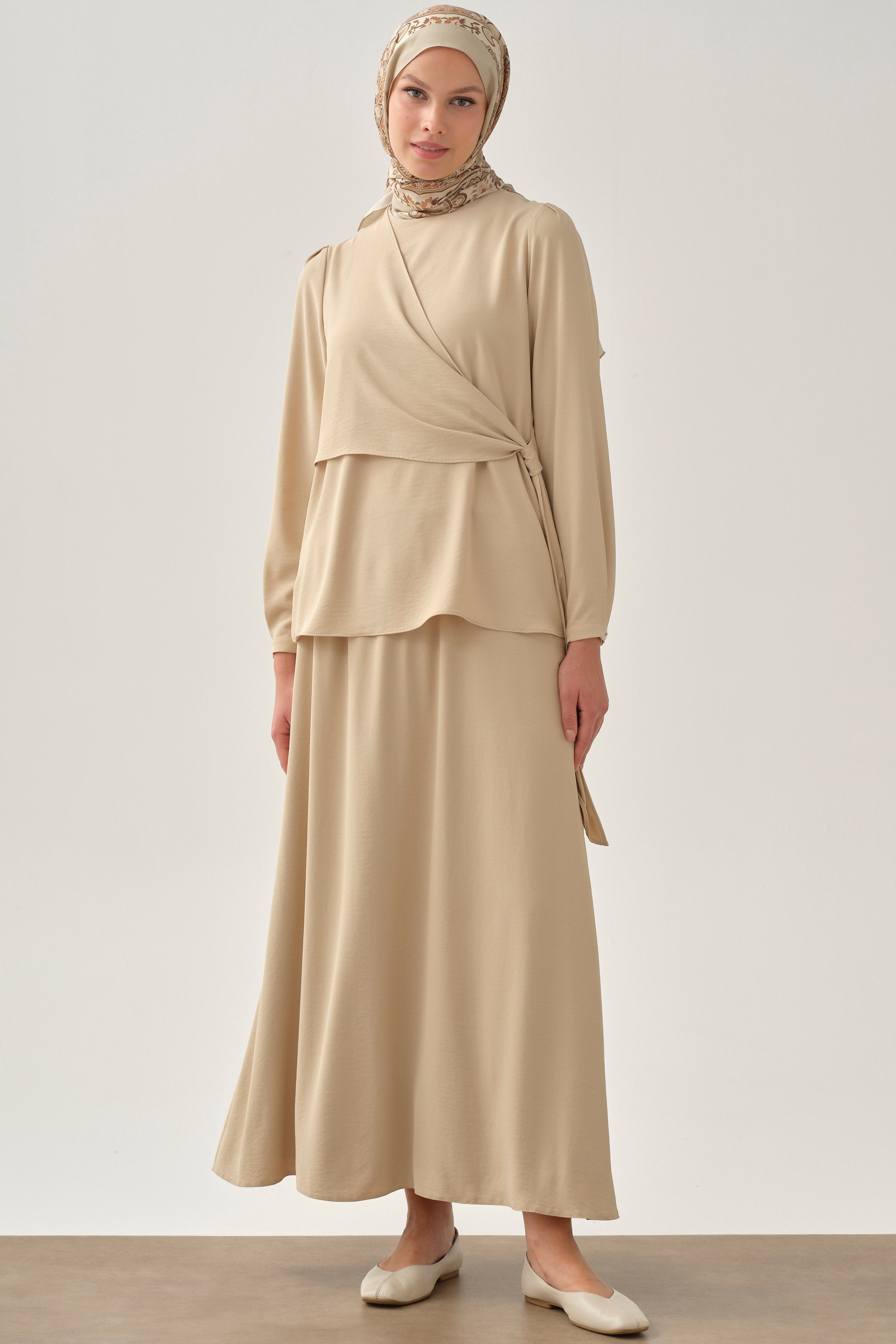 Anvelop Detaylı Bluz - Bej TUGBA