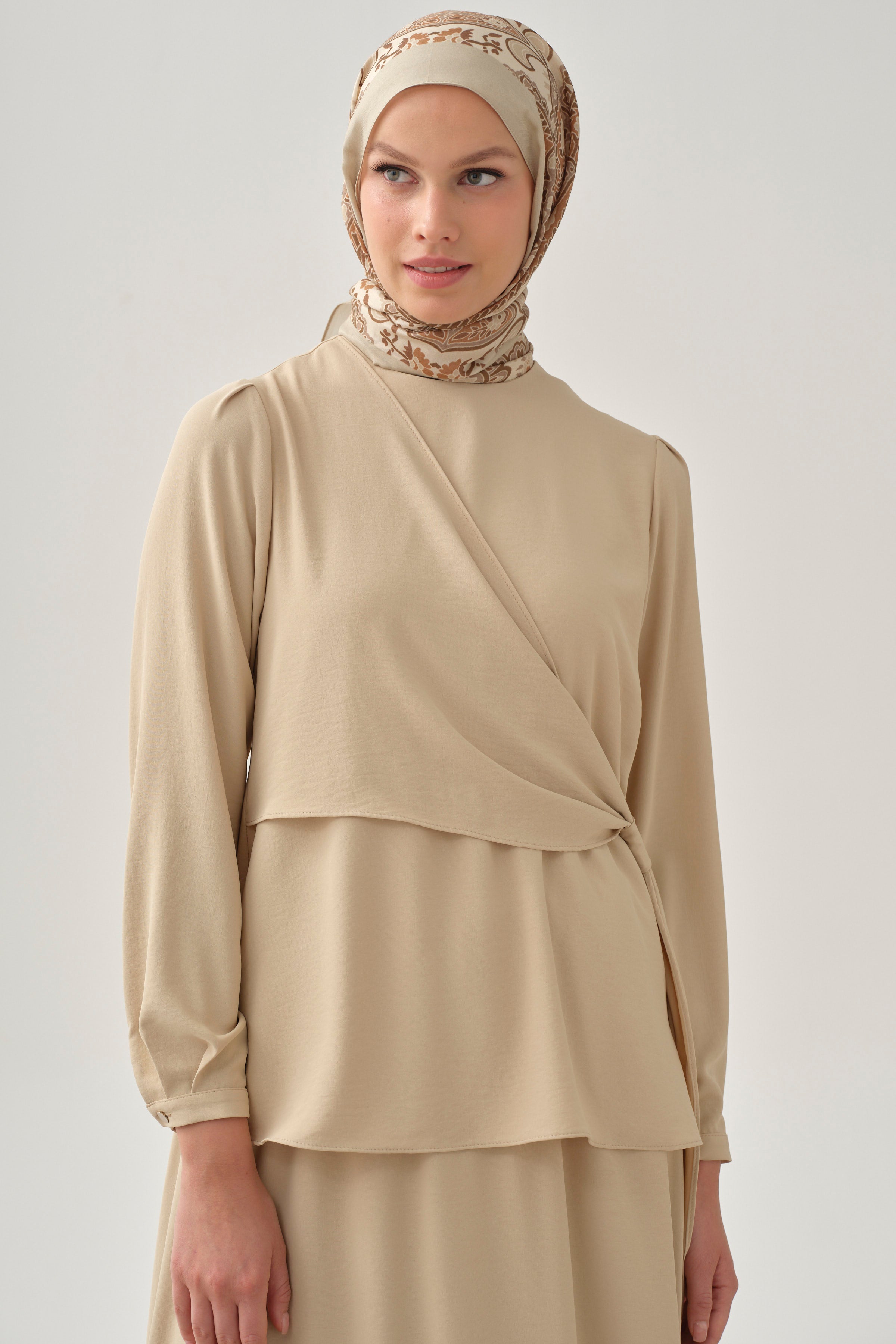 Anvelop Detaylı Bluz - Bej TUGBA