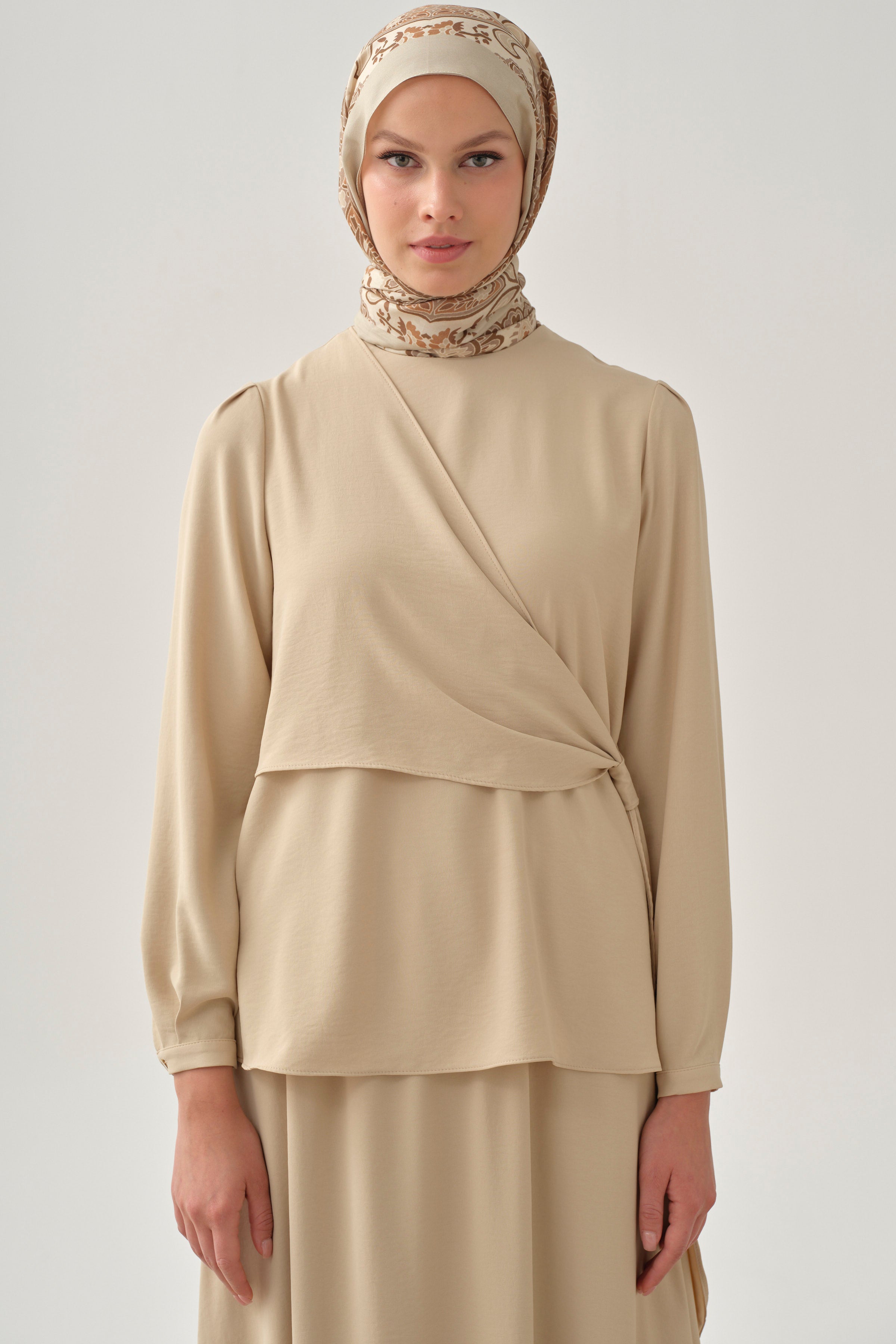 Anvelop Detaylı Bluz - Bej TUGBA