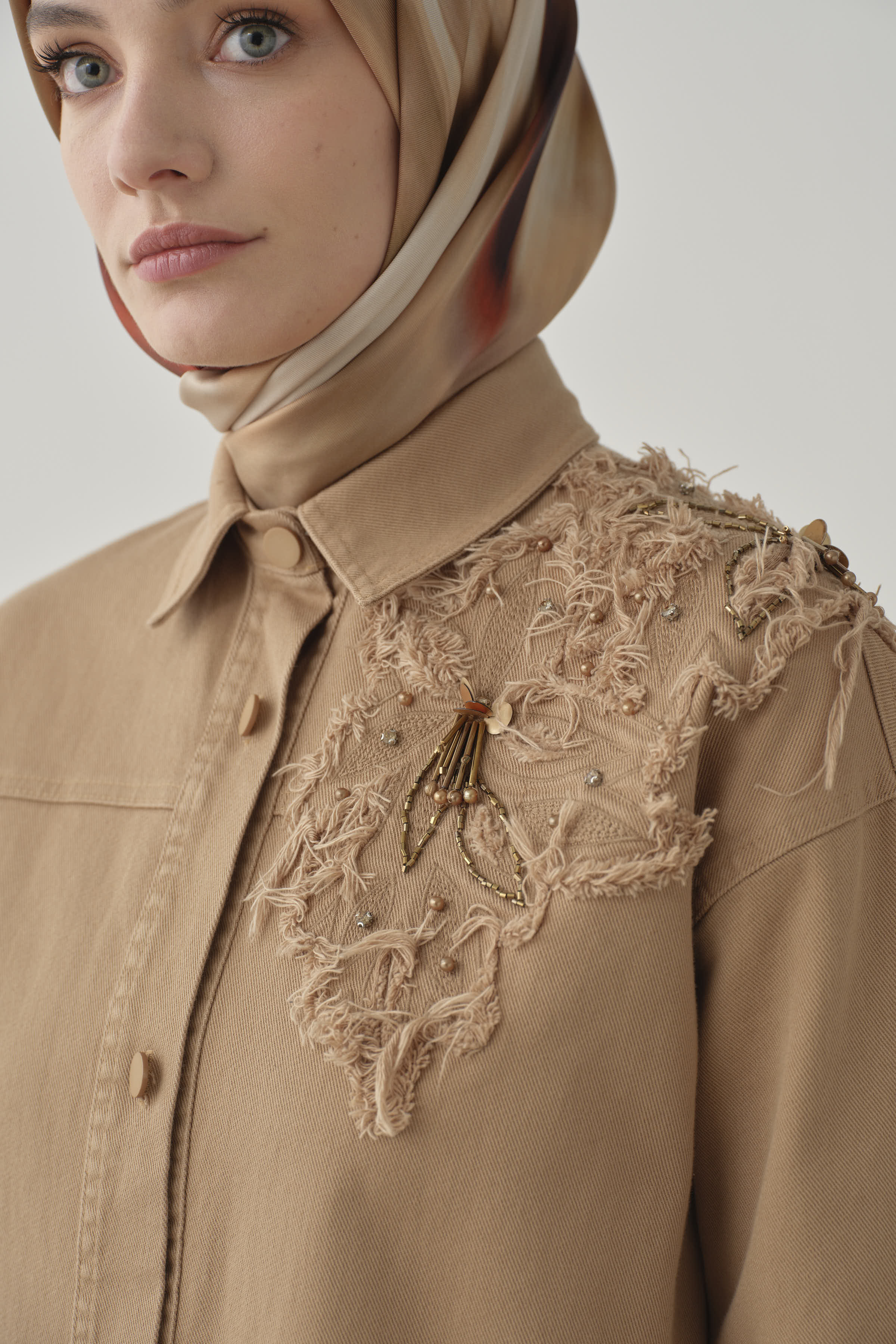 Aplike Nakış Detaylı Canvas Ceket - Camel TUGBA