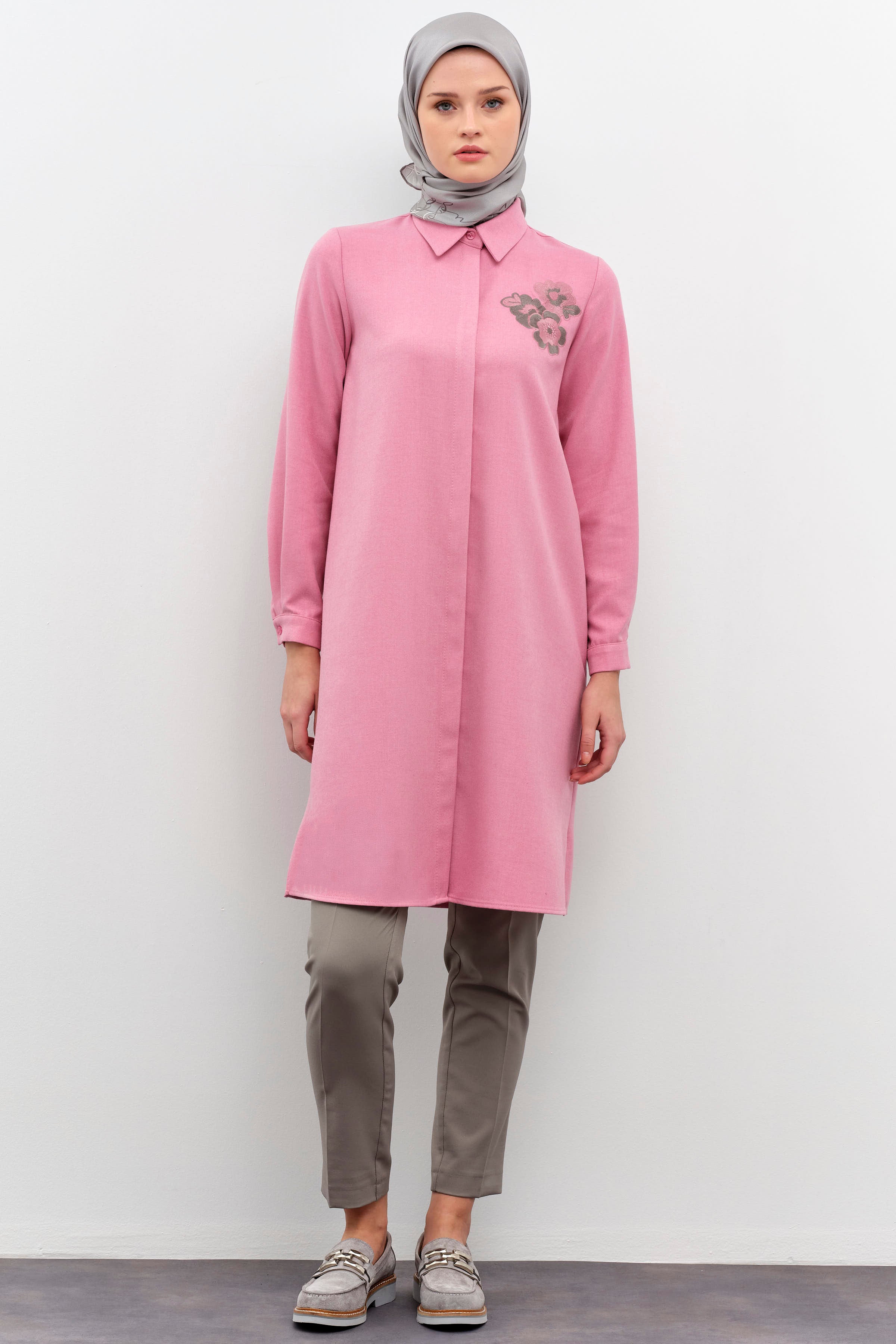 Aplike Nakışlı Yırtmaçlı Tunik - Pembe TUGBA