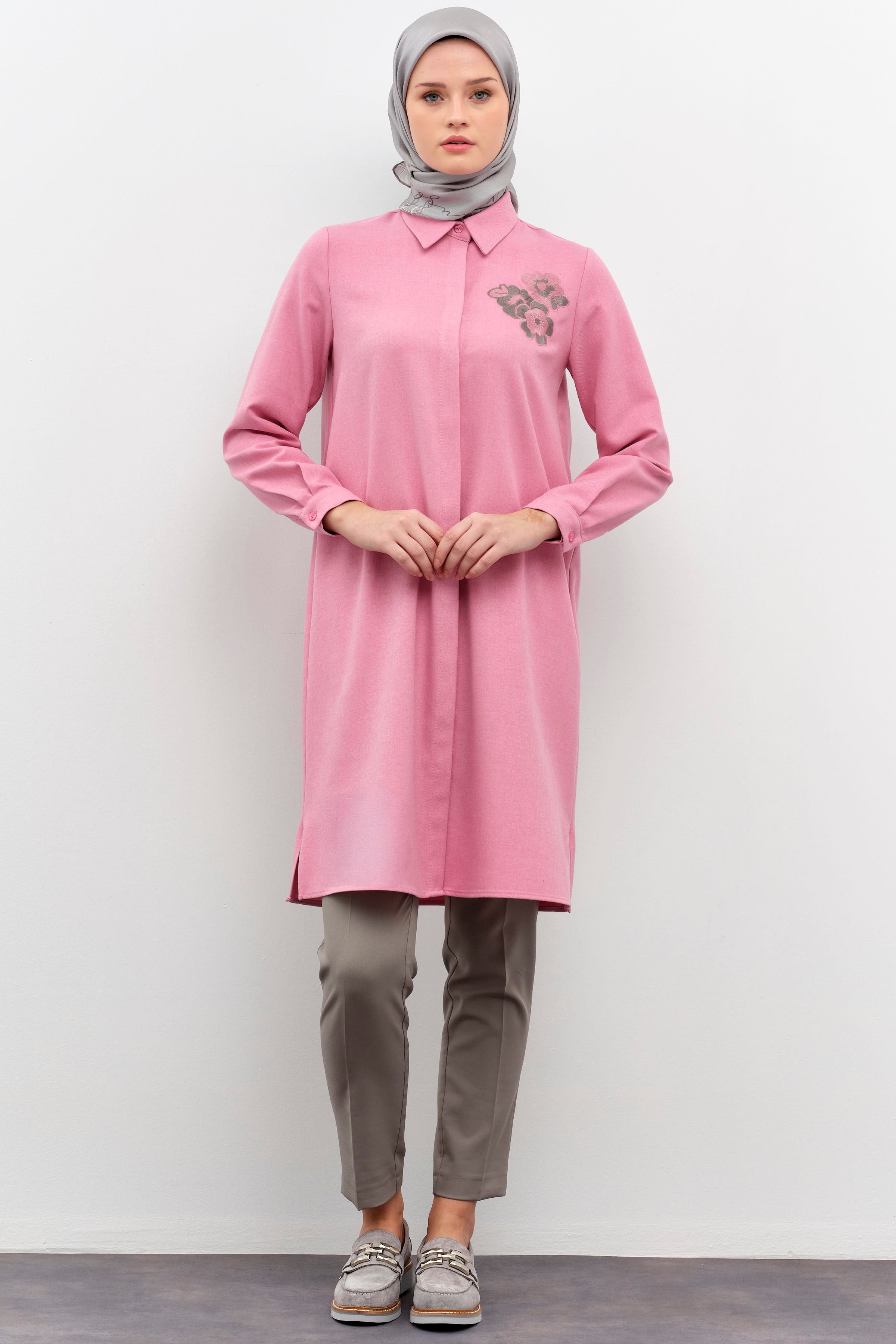 Aplike Nakışlı Yırtmaçlı Tunik - Pembe TUGBA