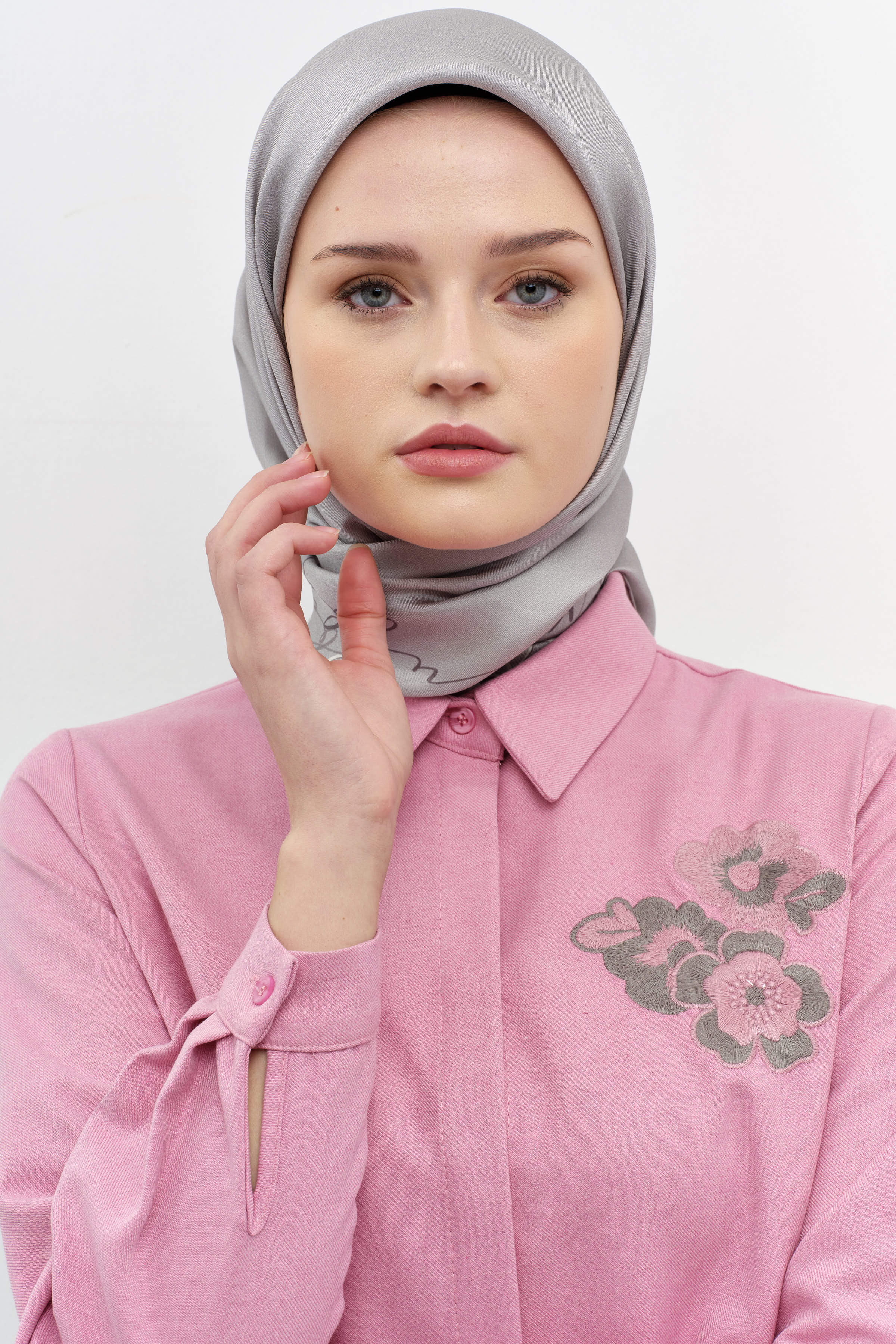 Aplike Nakışlı Yırtmaçlı Tunik - Pembe TUGBA