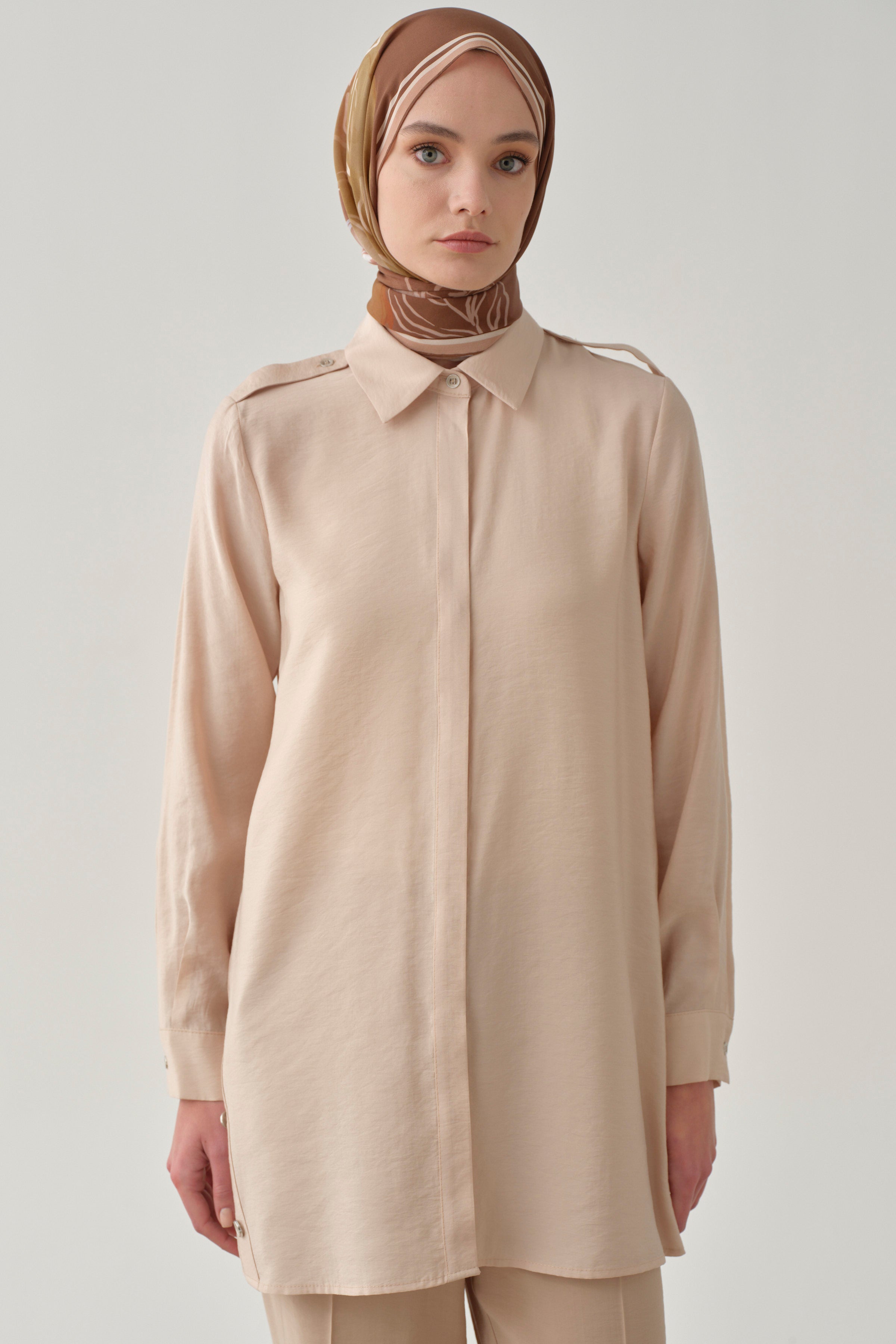 Apoletli Gizli Patlı Tunik - Bej TUGBA