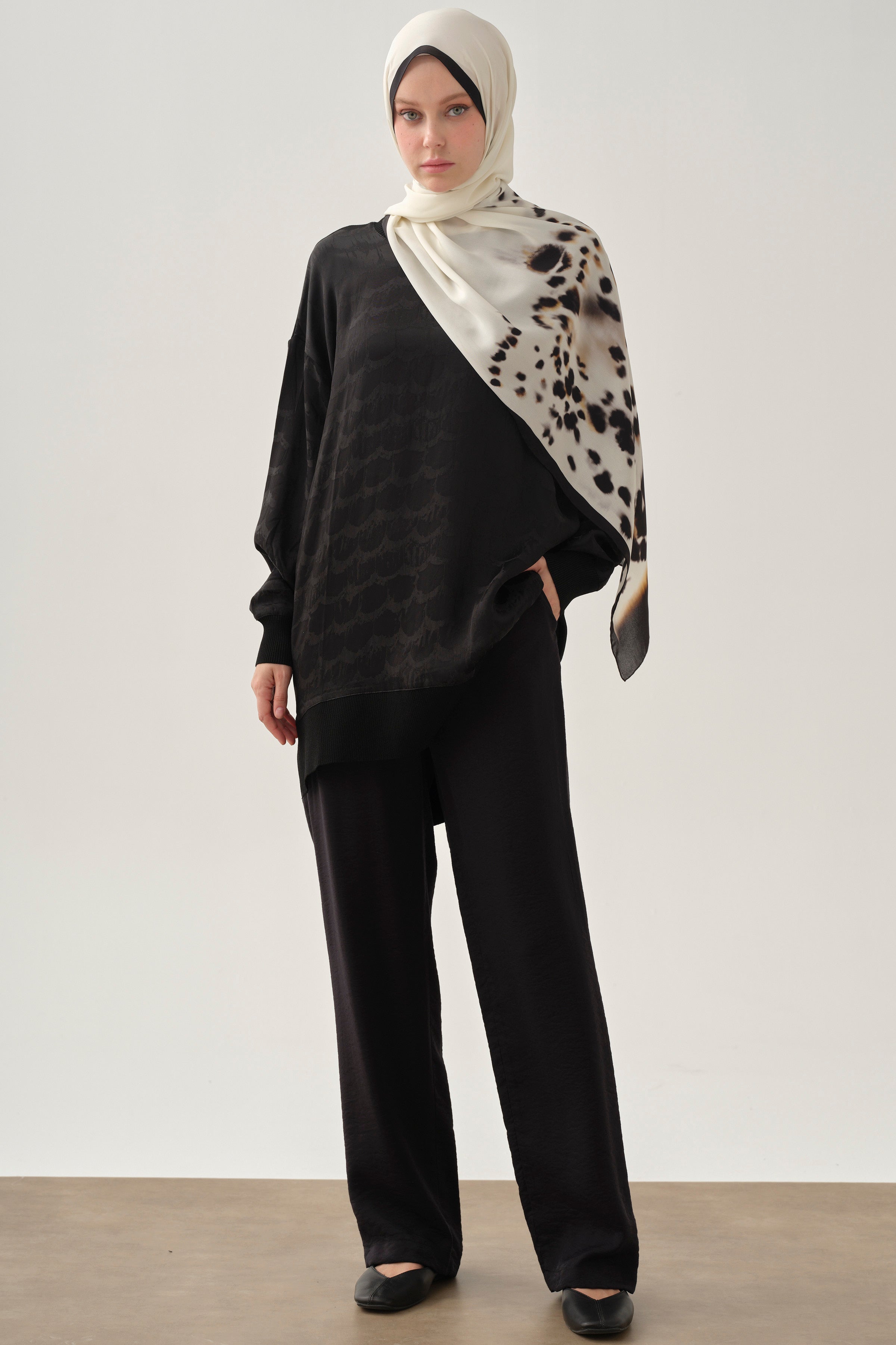 Arka Bel Lastikli Bol Paça Pantolon - Siyah TUGBA