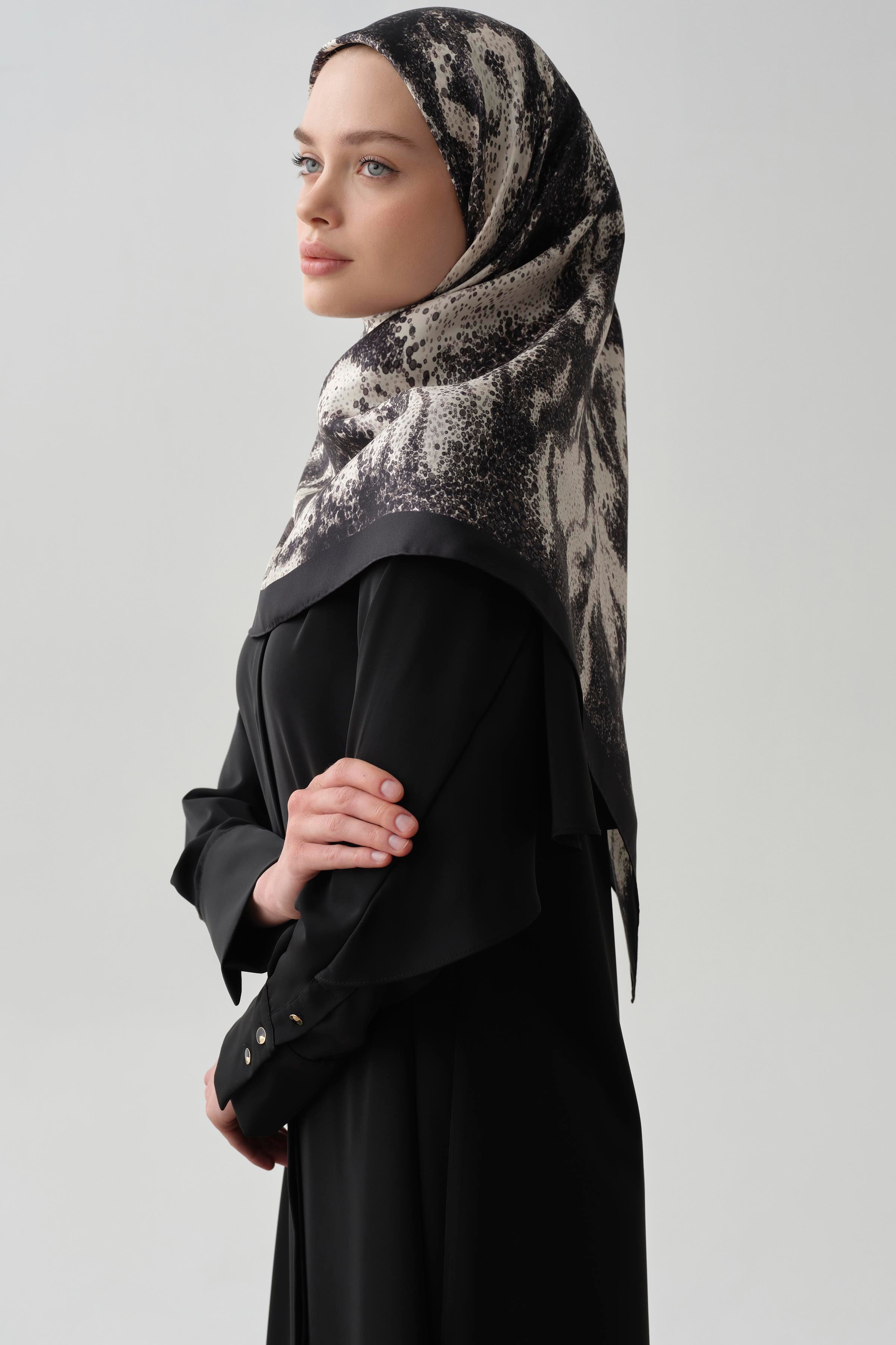 Arka Rüzgarlıklı Tunik - Siyah TUGBA