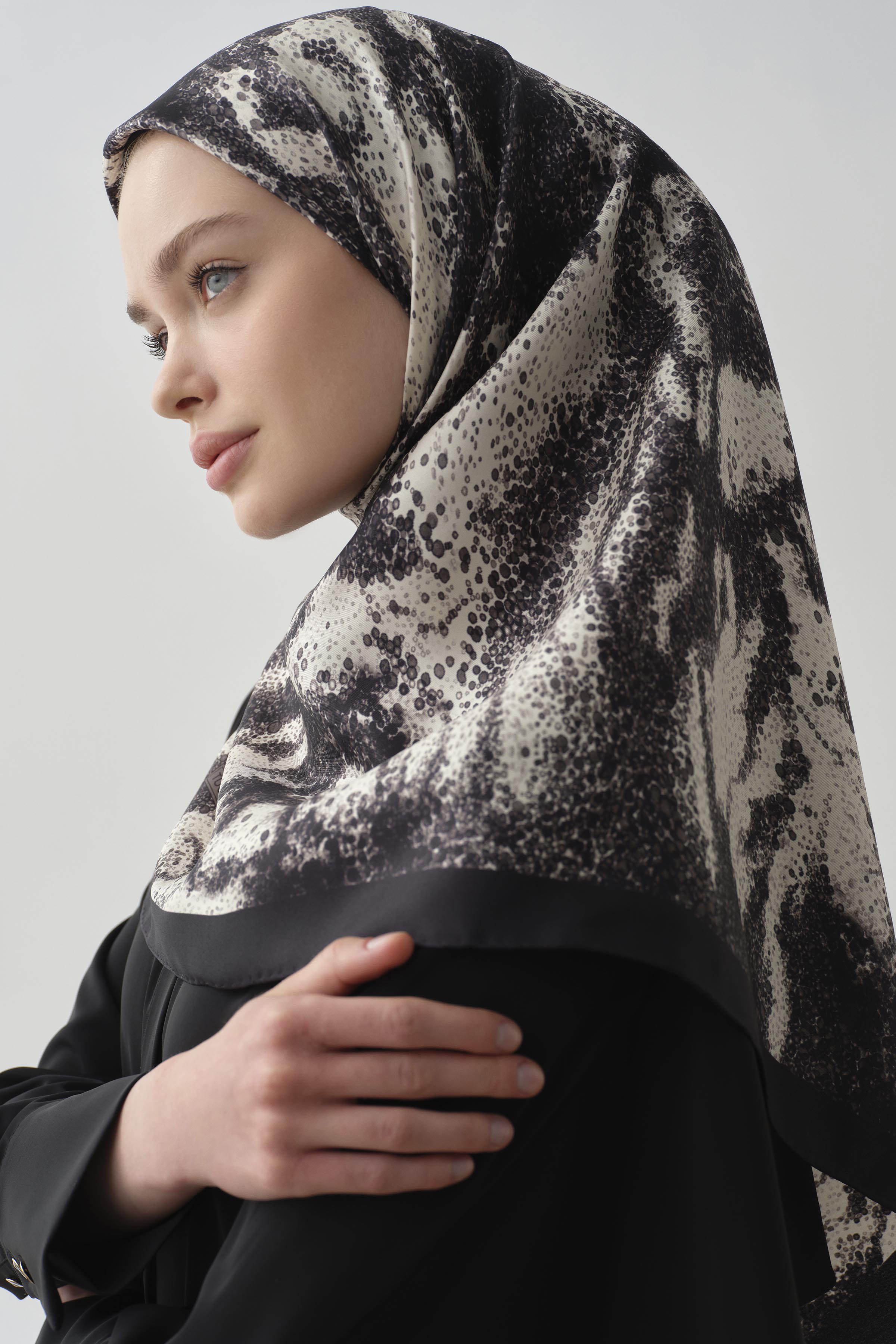 Arka Rüzgarlıklı Tunik - Siyah TUGBA