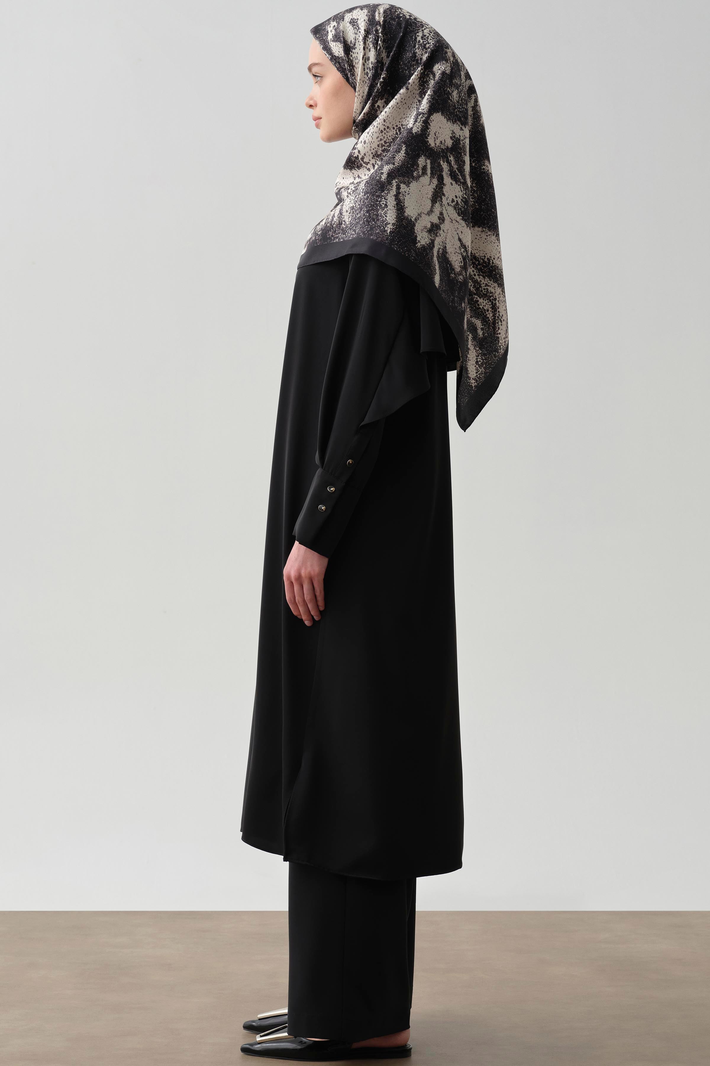 Arka Rüzgarlıklı Tunik - Siyah TUGBA