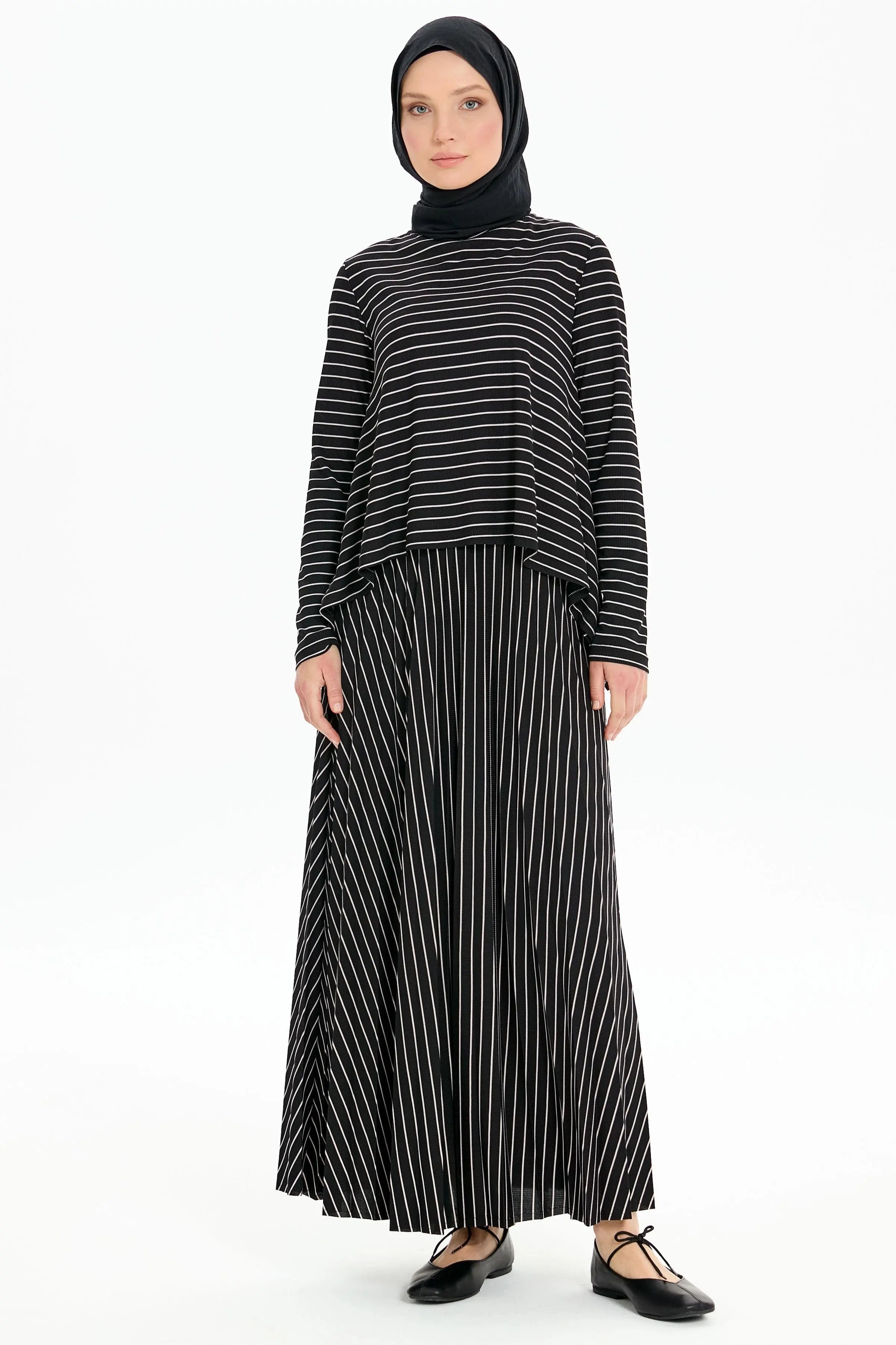 Asimetrik Kesim Bluz Plisoley Etekli Çizgili Takım - Siyah TUGBA