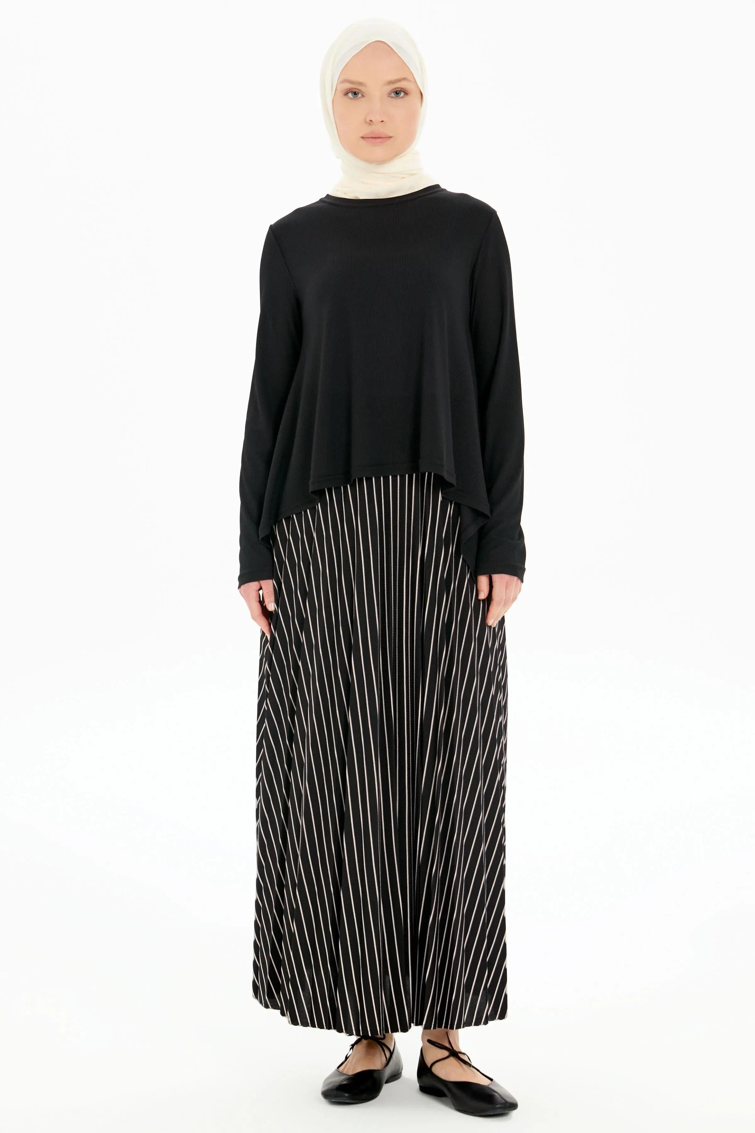 Asimetrik Kesim Bluz Plisoley Etekli Takım - Siyah TUGBA