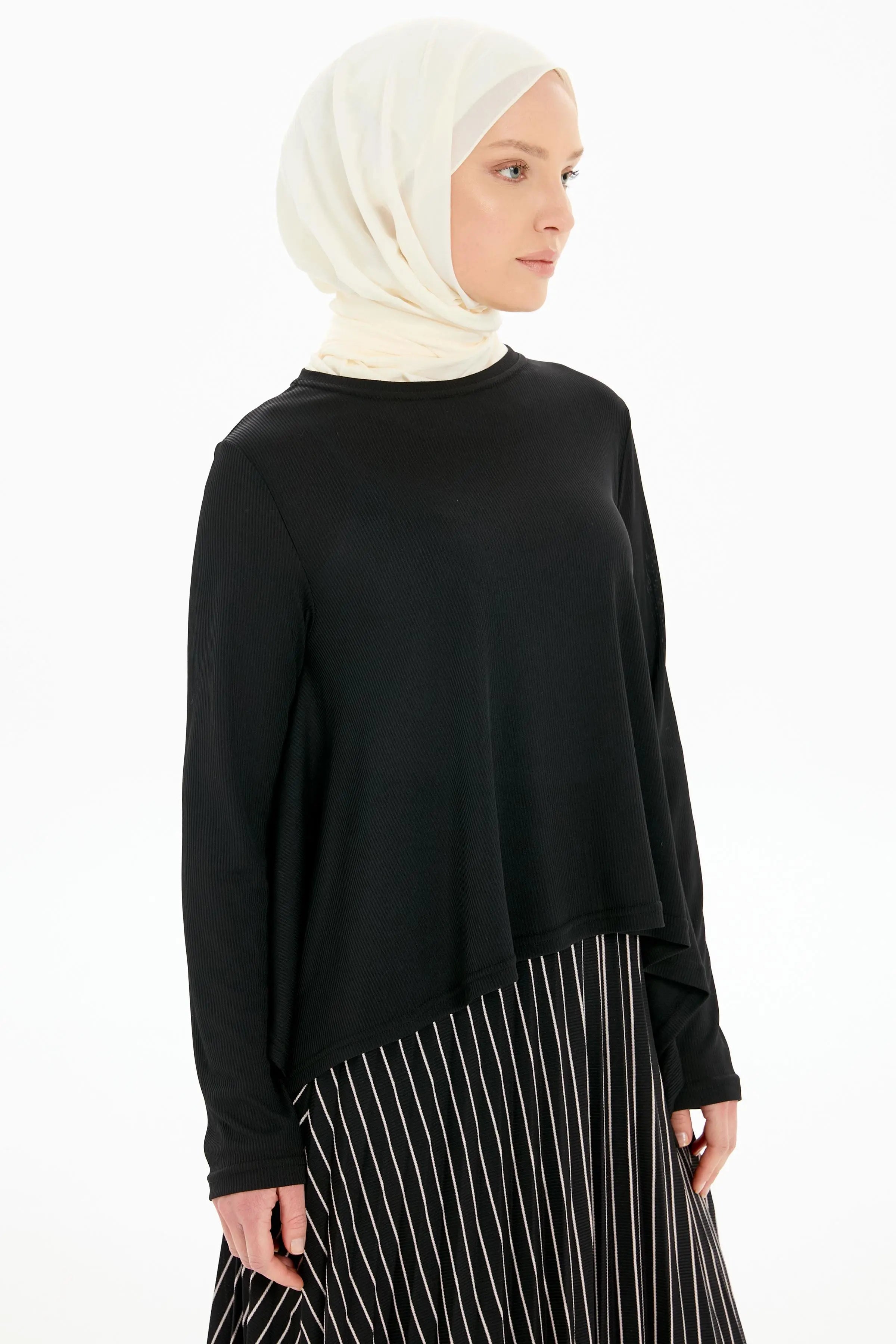 Asimetrik Kesim Bluz Plisoley Etekli Takım - Siyah TUGBA