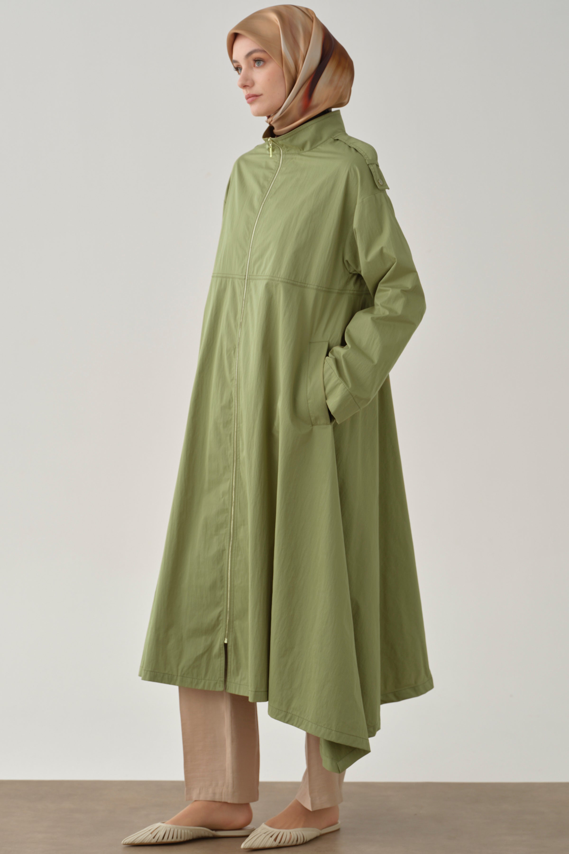 Asimetrik Kesim Düşük Kol Yağmurluk - Olive TUGBA