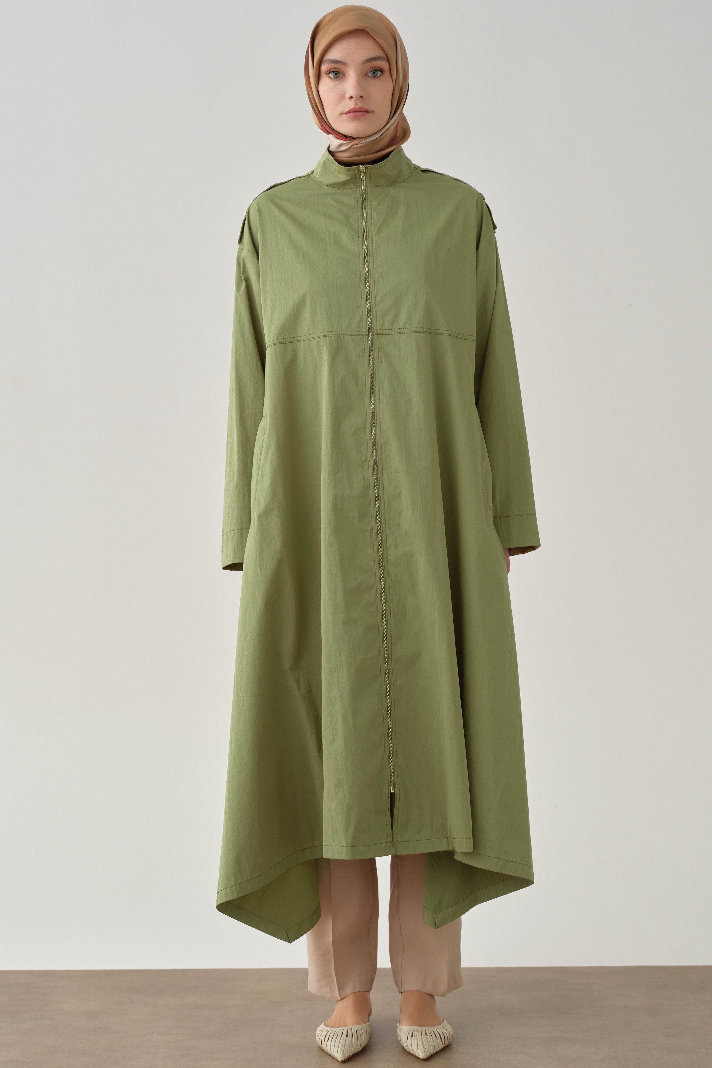 Asimetrik Kesim Düşük Kol Yağmurluk - Olive TUGBA