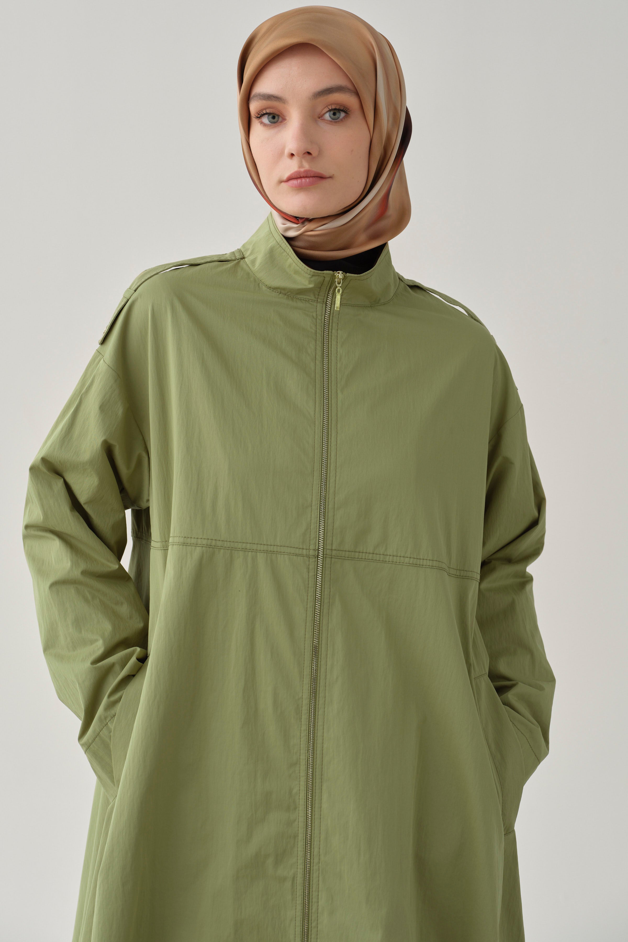 Asimetrik Kesim Düşük Kol Yağmurluk - Olive TUGBA