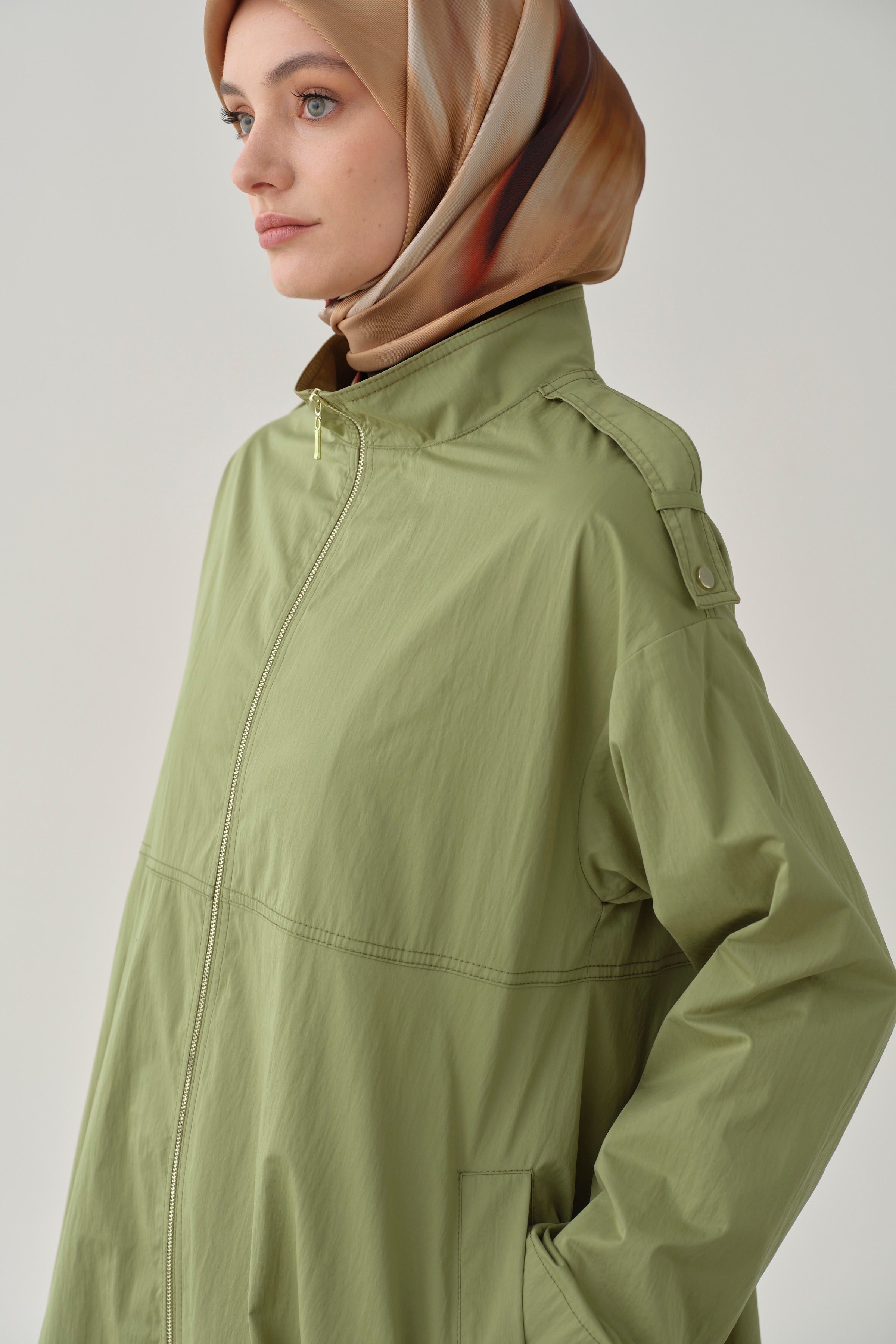 Asimetrik Kesim Düşük Kol Yağmurluk - Olive TUGBA