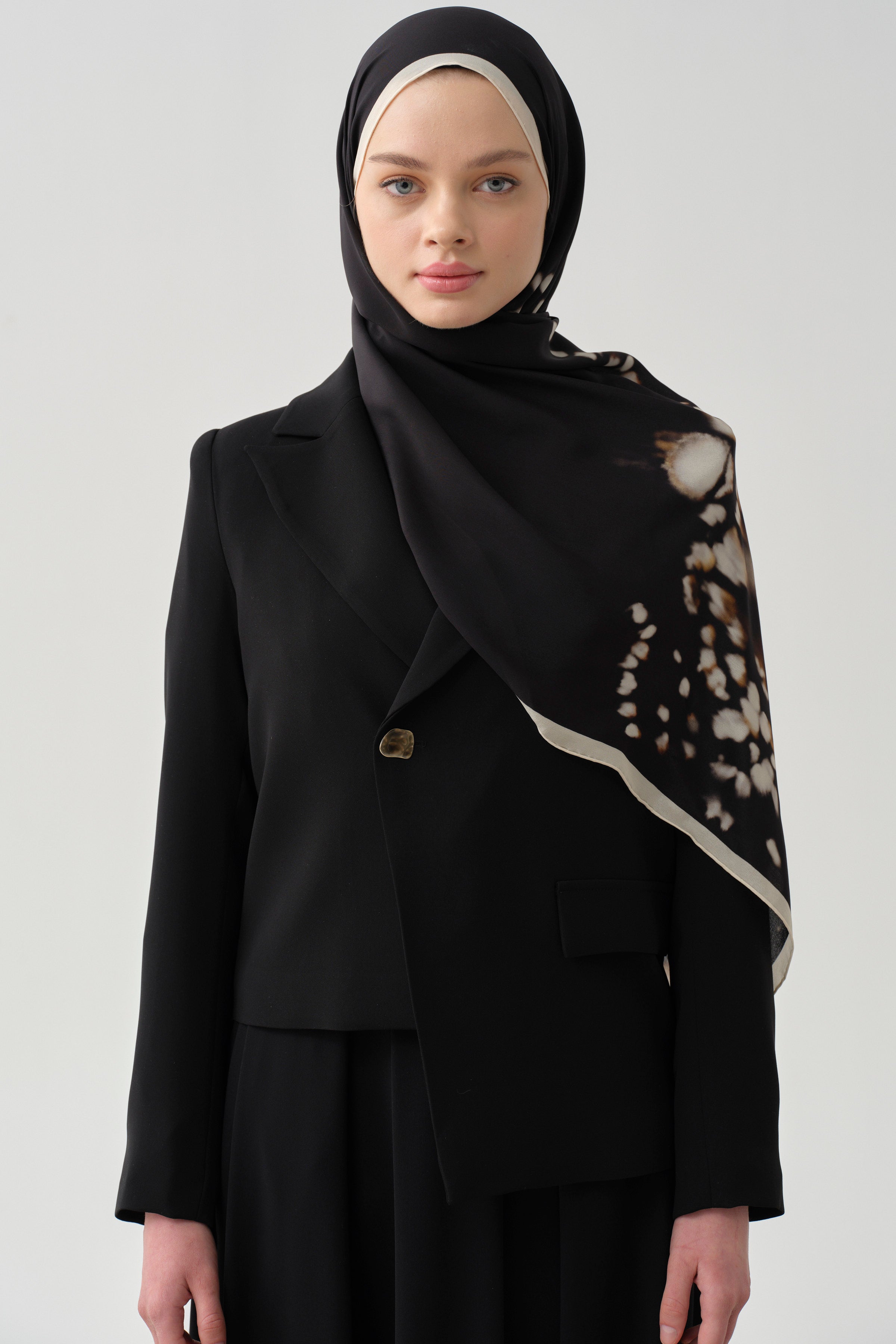 Asimetrik Ters Kruvaze Ceket - Siyah TUGBA