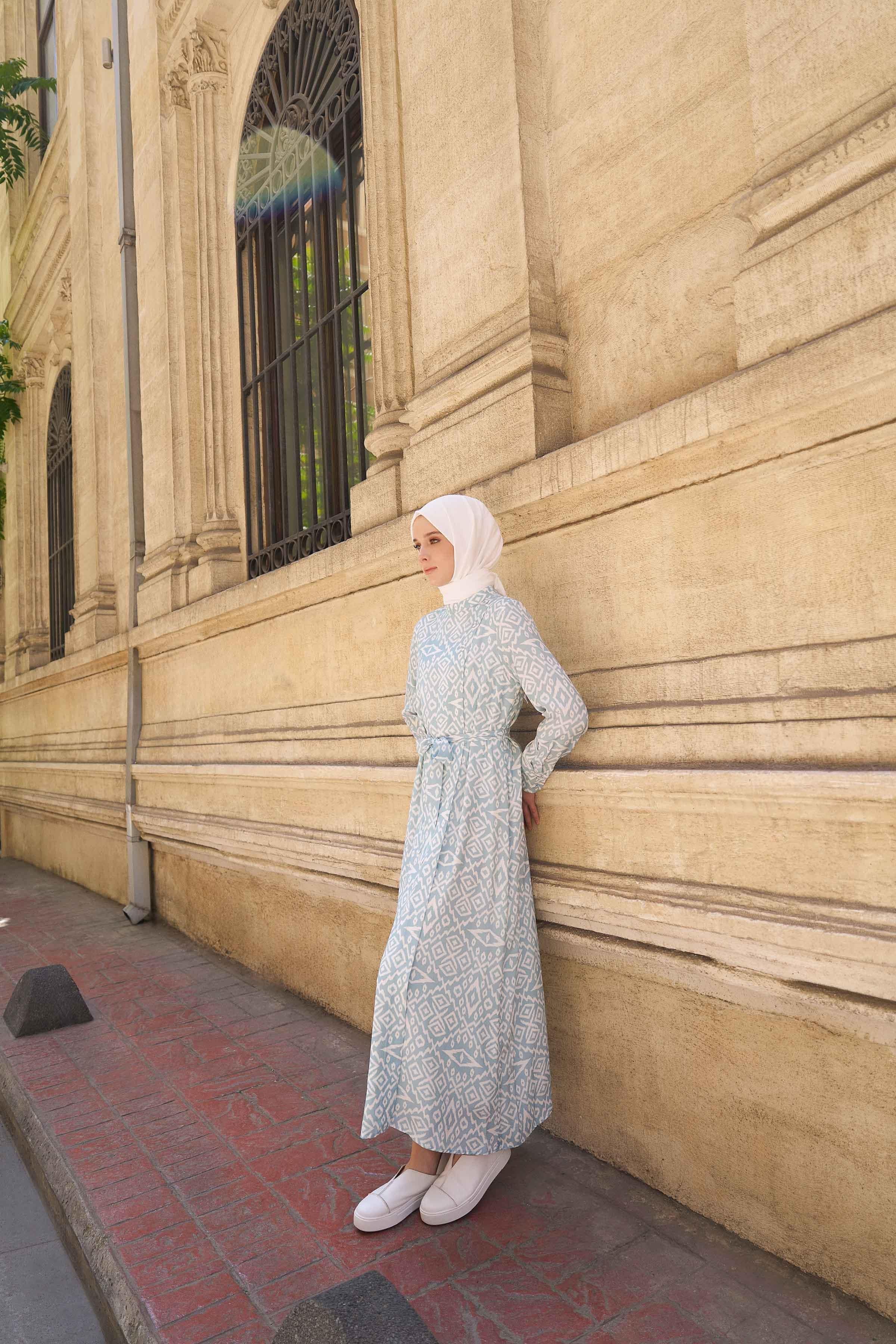 Baklava Desenli Bel Kuşaklı Elbise - Açık Mavi TUGBA