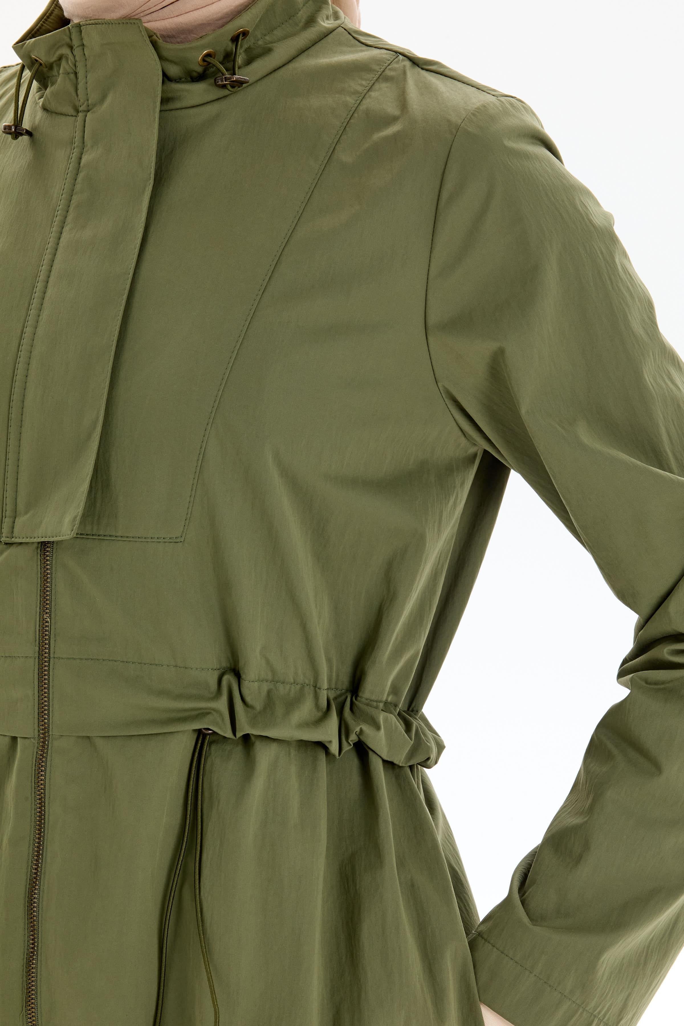 Bel Büzgülü Dik Yakalı Yağmurluk - Haki TUGBA