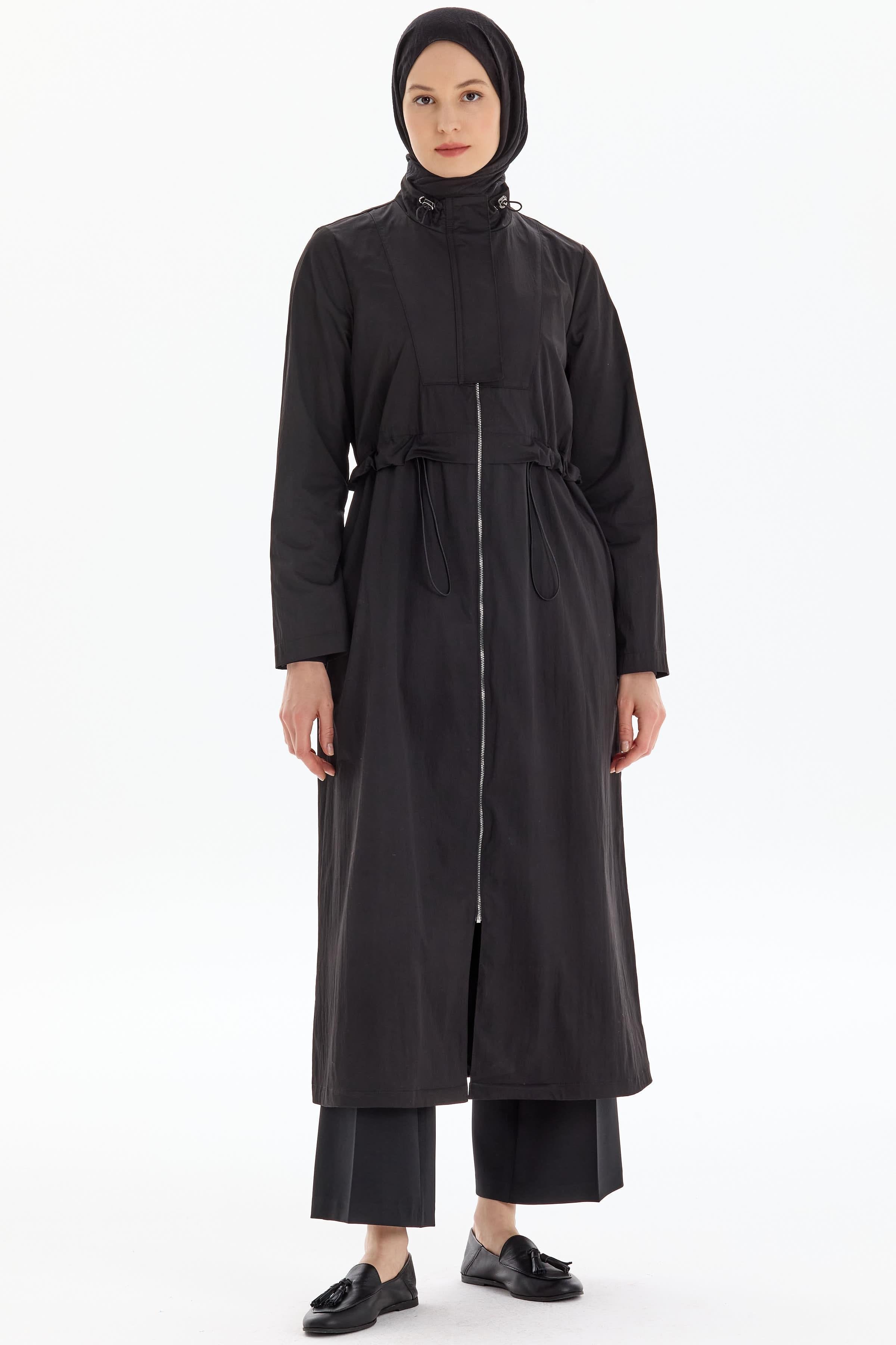 Bel Büzgülü Dik Yakalı Yağmurluk - Siyah TUGBA