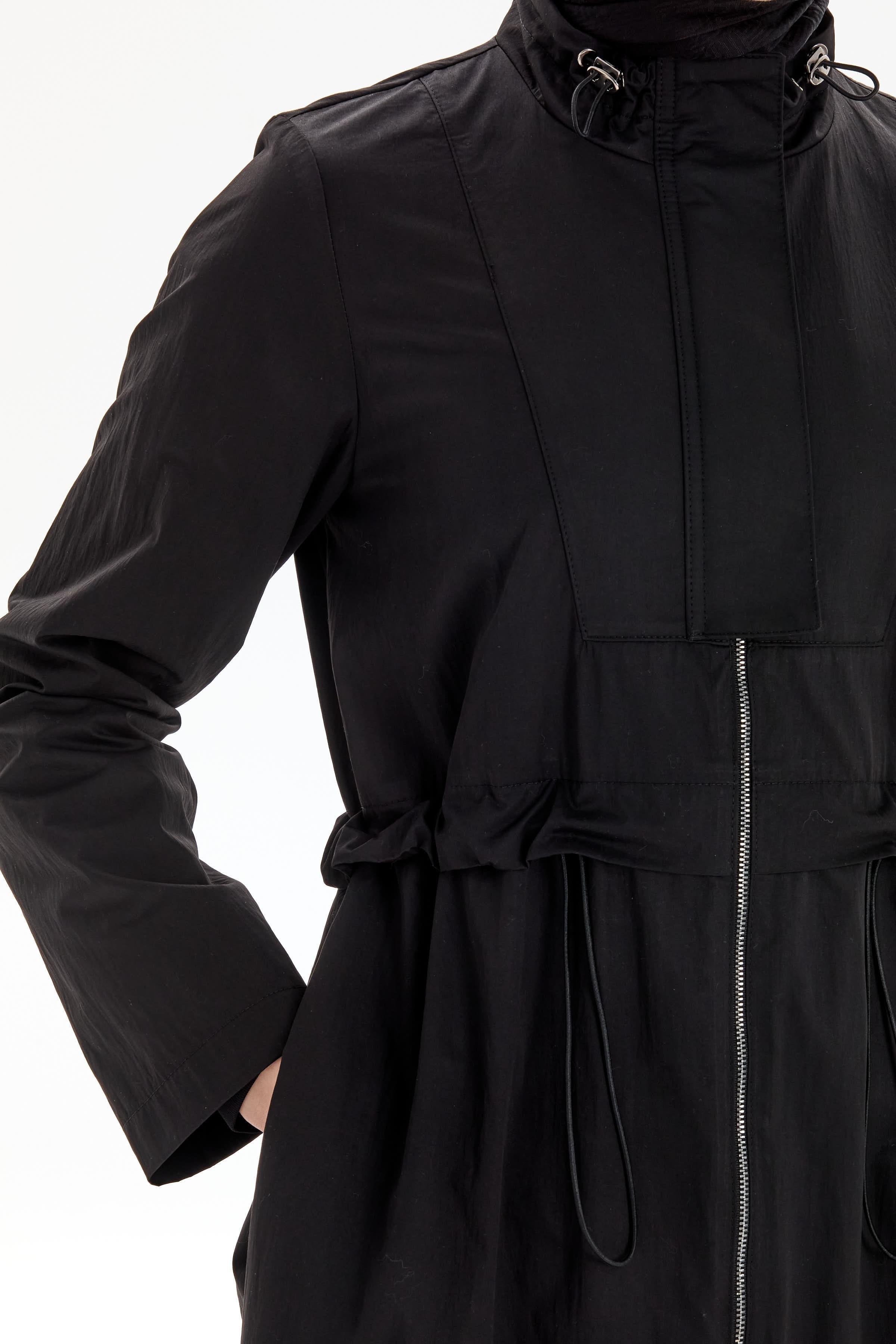 Bel Büzgülü Dik Yakalı Yağmurluk - Siyah TUGBA