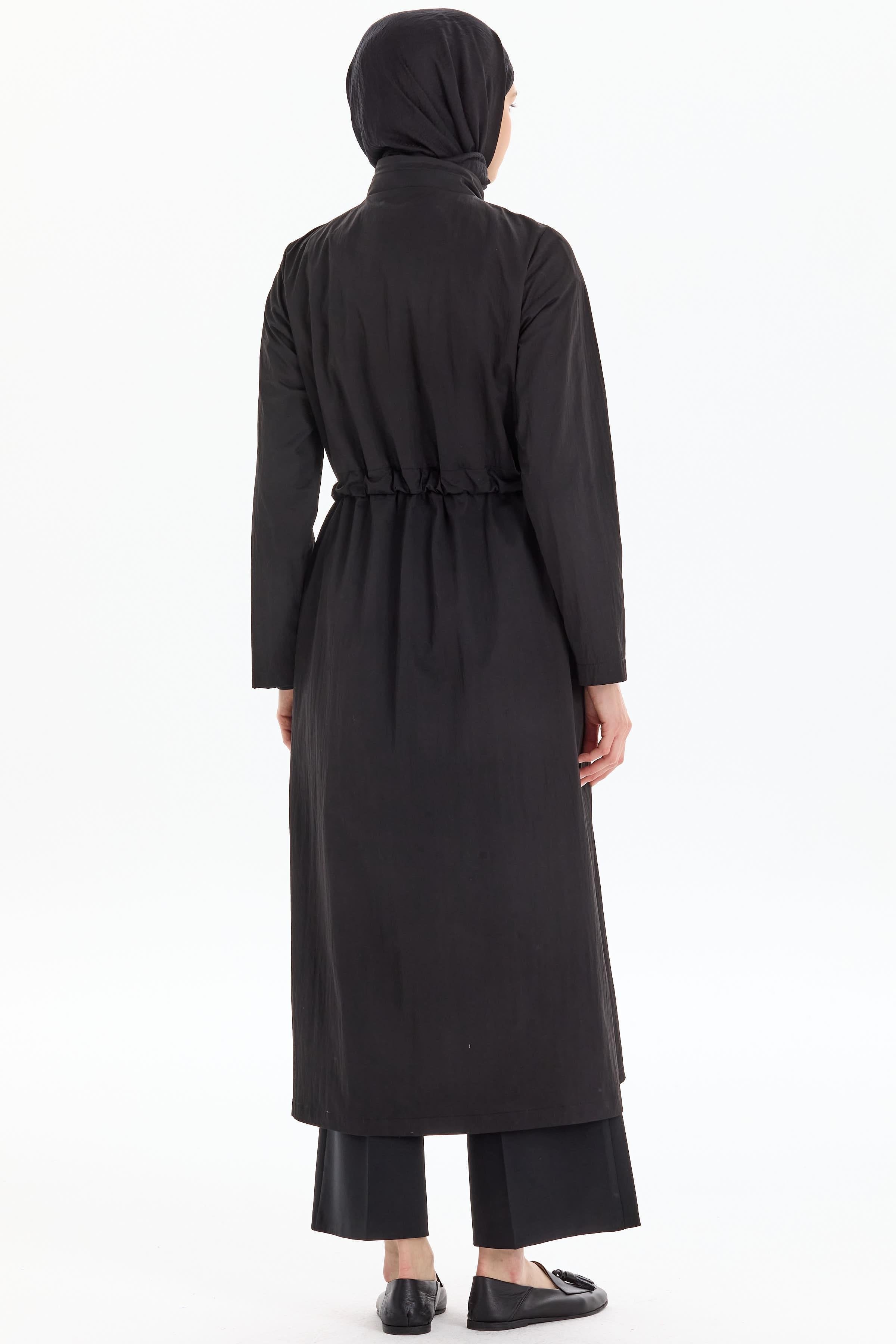 Bel Büzgülü Dik Yakalı Yağmurluk - Siyah TUGBA