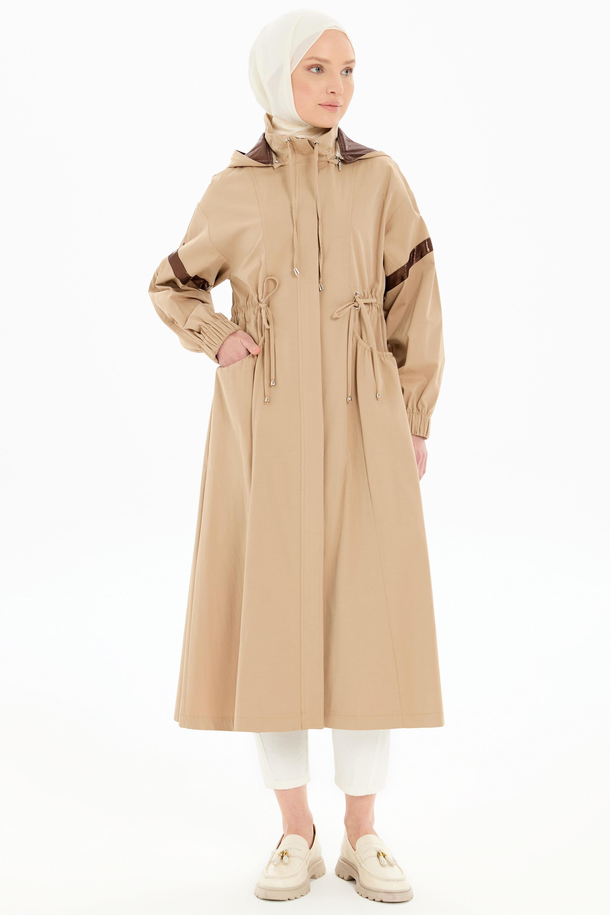 Bel Büzgülü Garnili Yağmurluk - Bej TUGBA