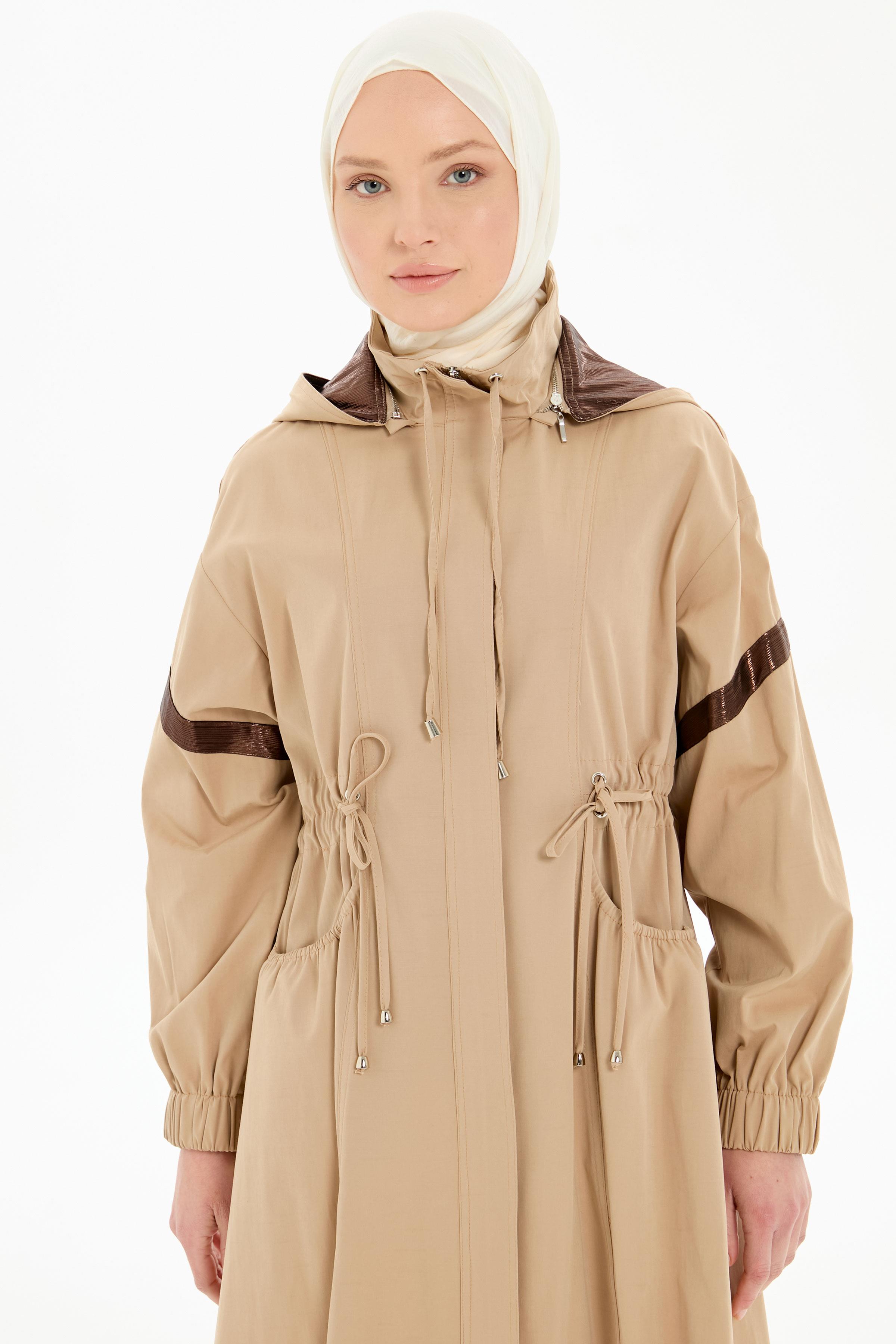 Bel Büzgülü Garnili Yağmurluk - Bej TUGBA
