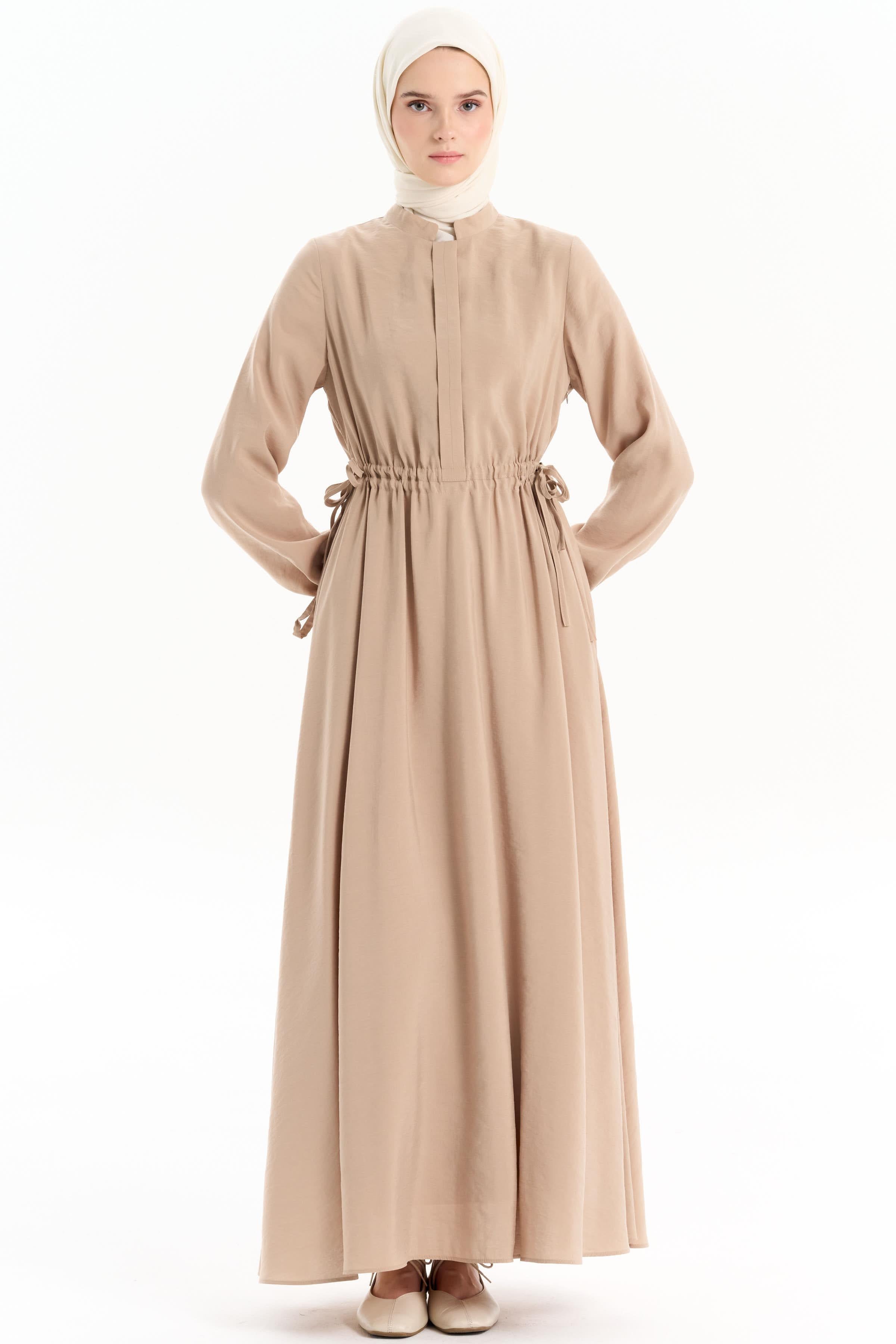 Bel Büzgülü Hakim Yakalı Elbise - Camel TUGBA