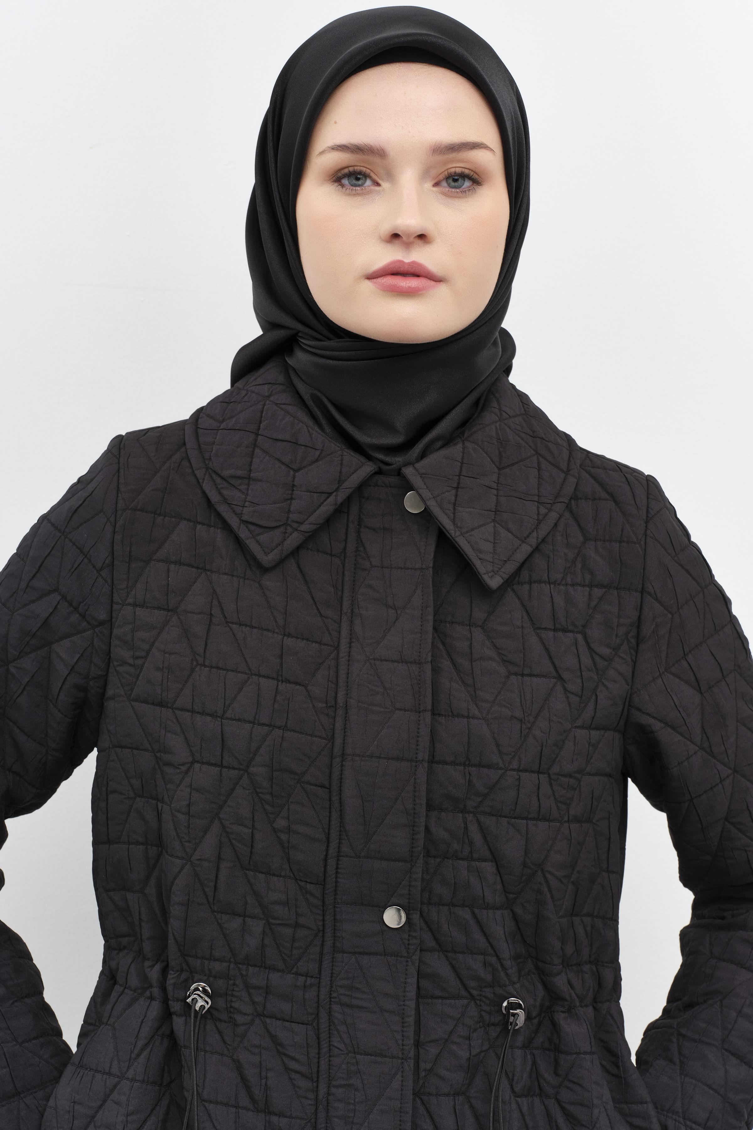 Bel Büzgülü İnce Kapitone Kap - Siyah TUGBA