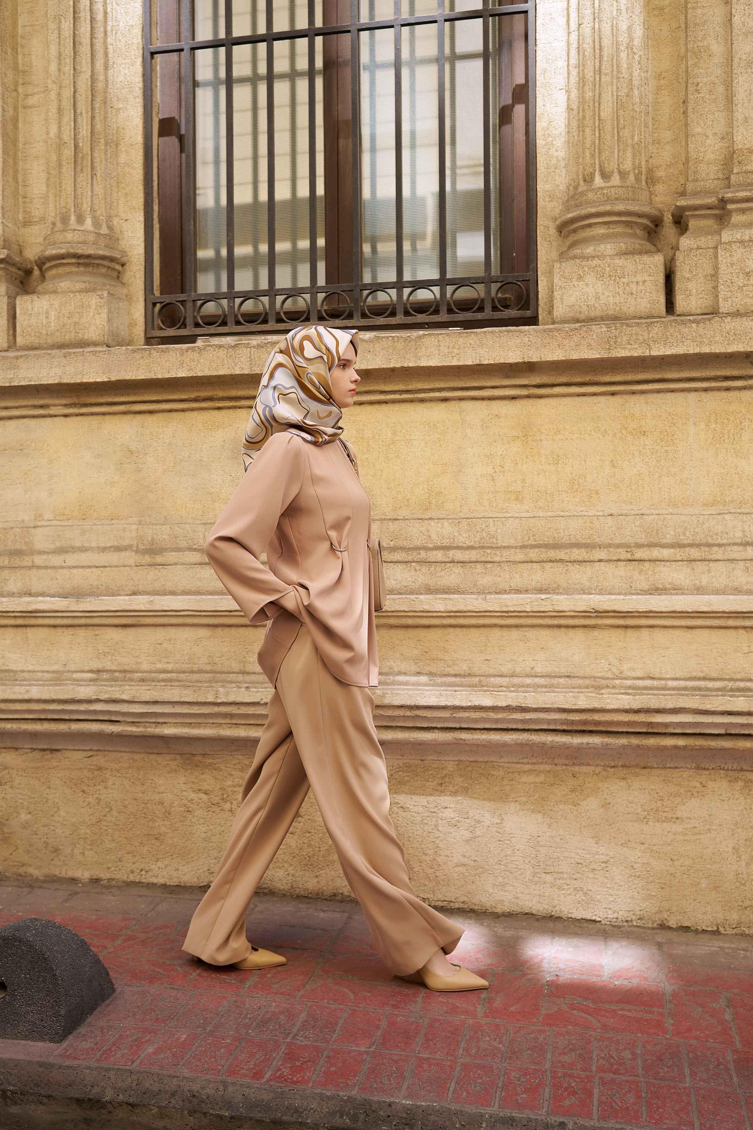 Bel Kısmı Toka Detaylı Bluz - Bej TUGBA