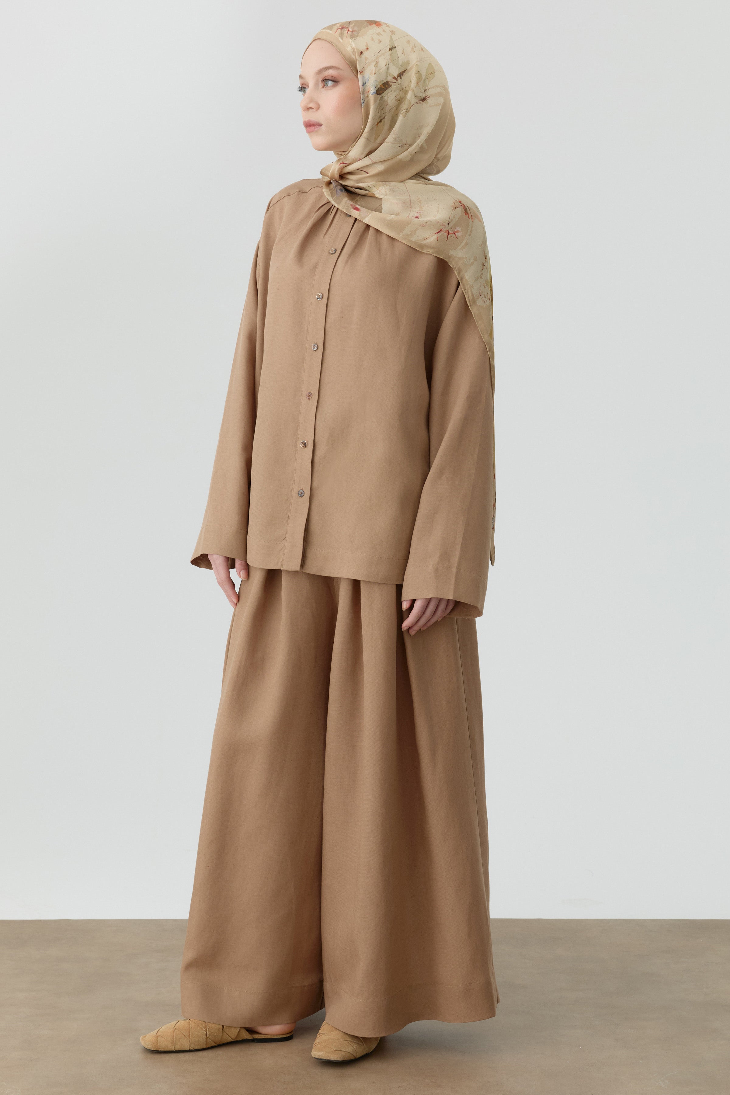 Bel Lastikli Plikaşe Detaylı Pantolon - Vizon TUGBA