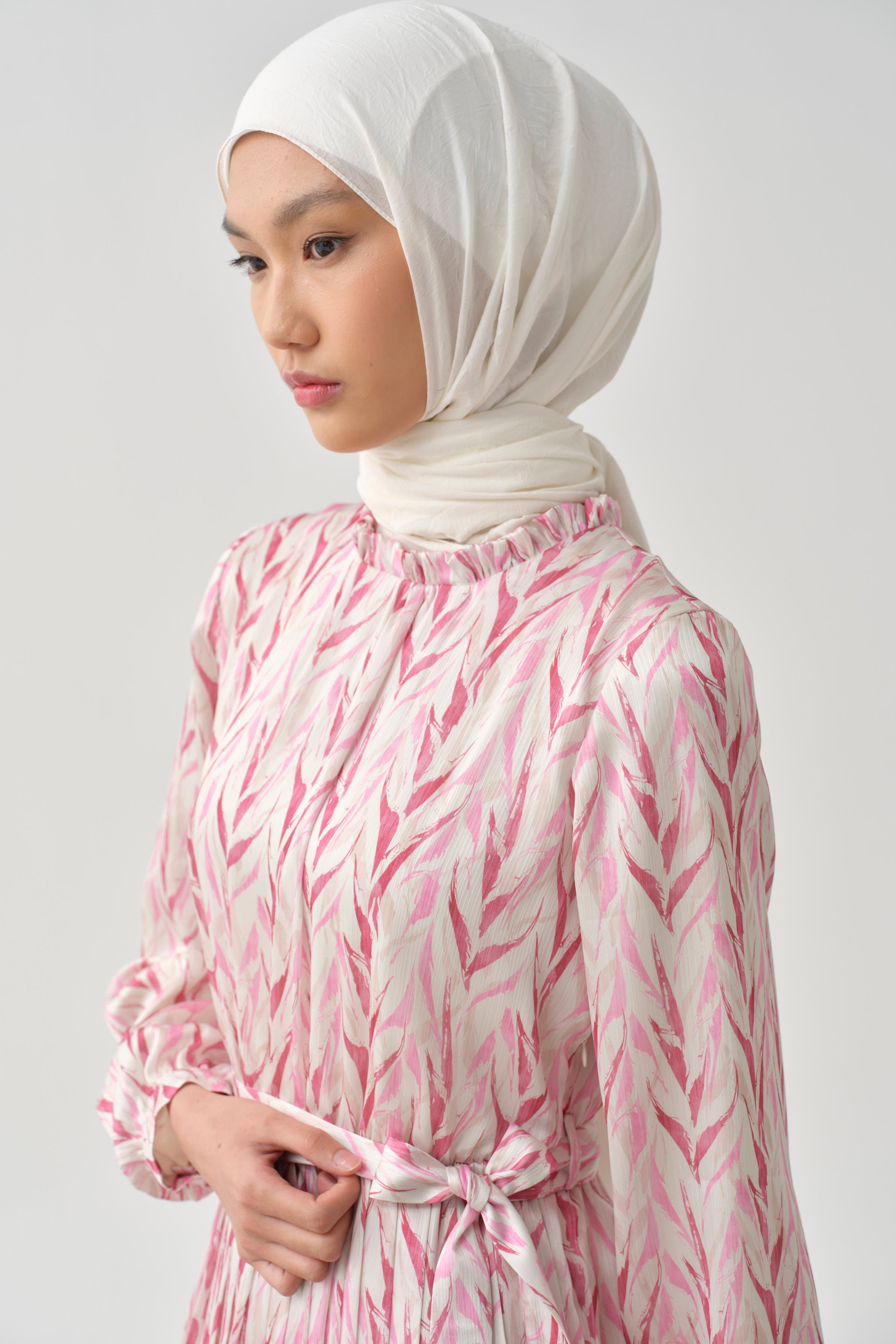 Bel Lastikli Pliseli Desenli Elbise - Pembe TUGBA