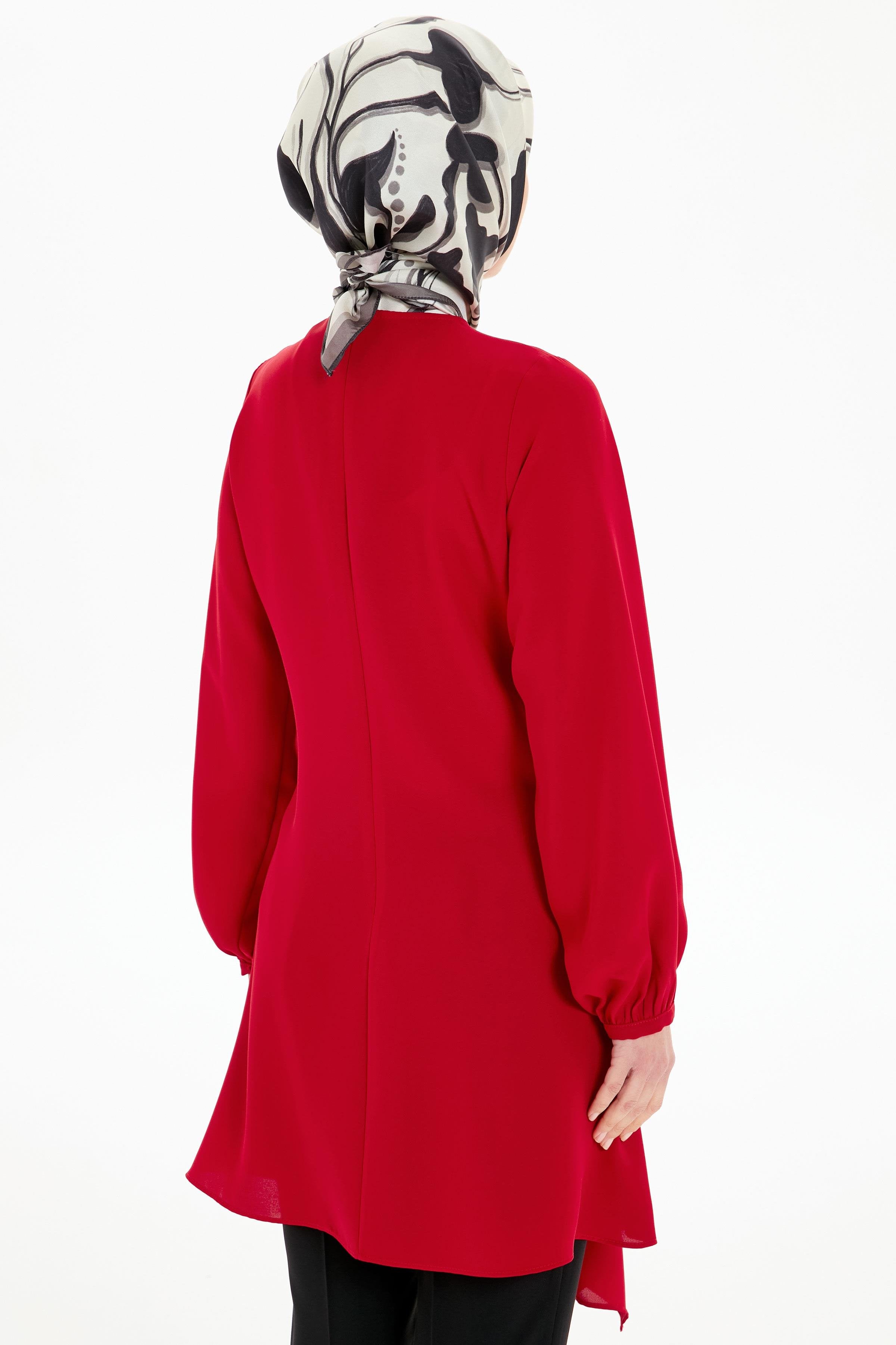 Bel Zincir Aksesuarlı Asimetrik Kesim Tunik - Kırmızı TUGBA