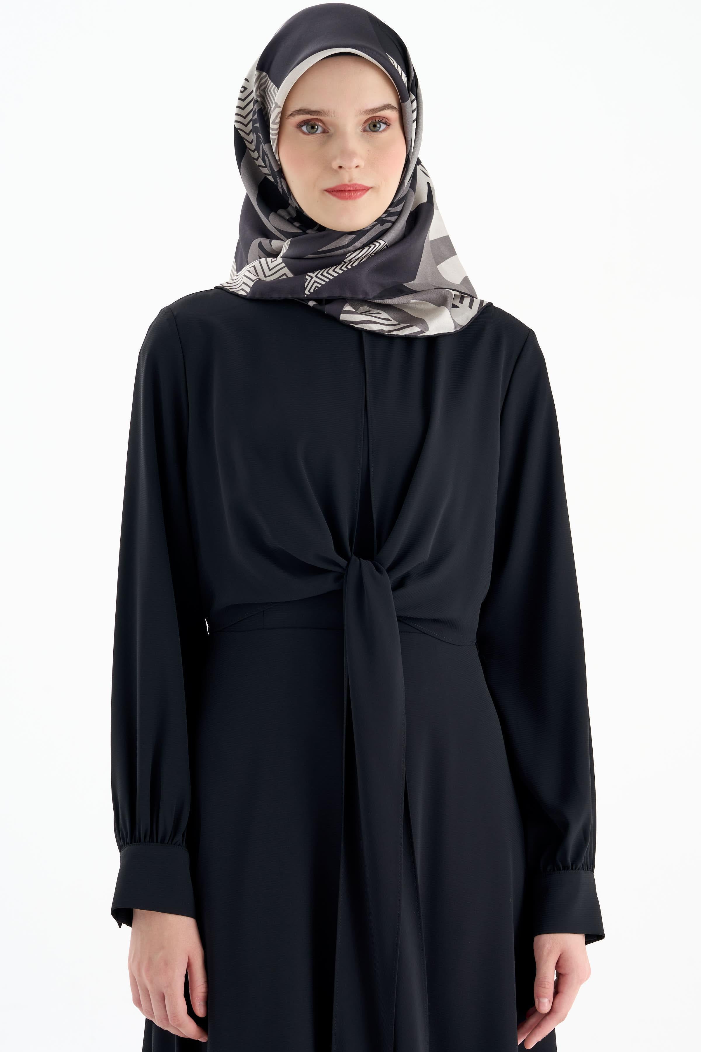 Belden Bağlamalı Elbise - Siyah TUGBA