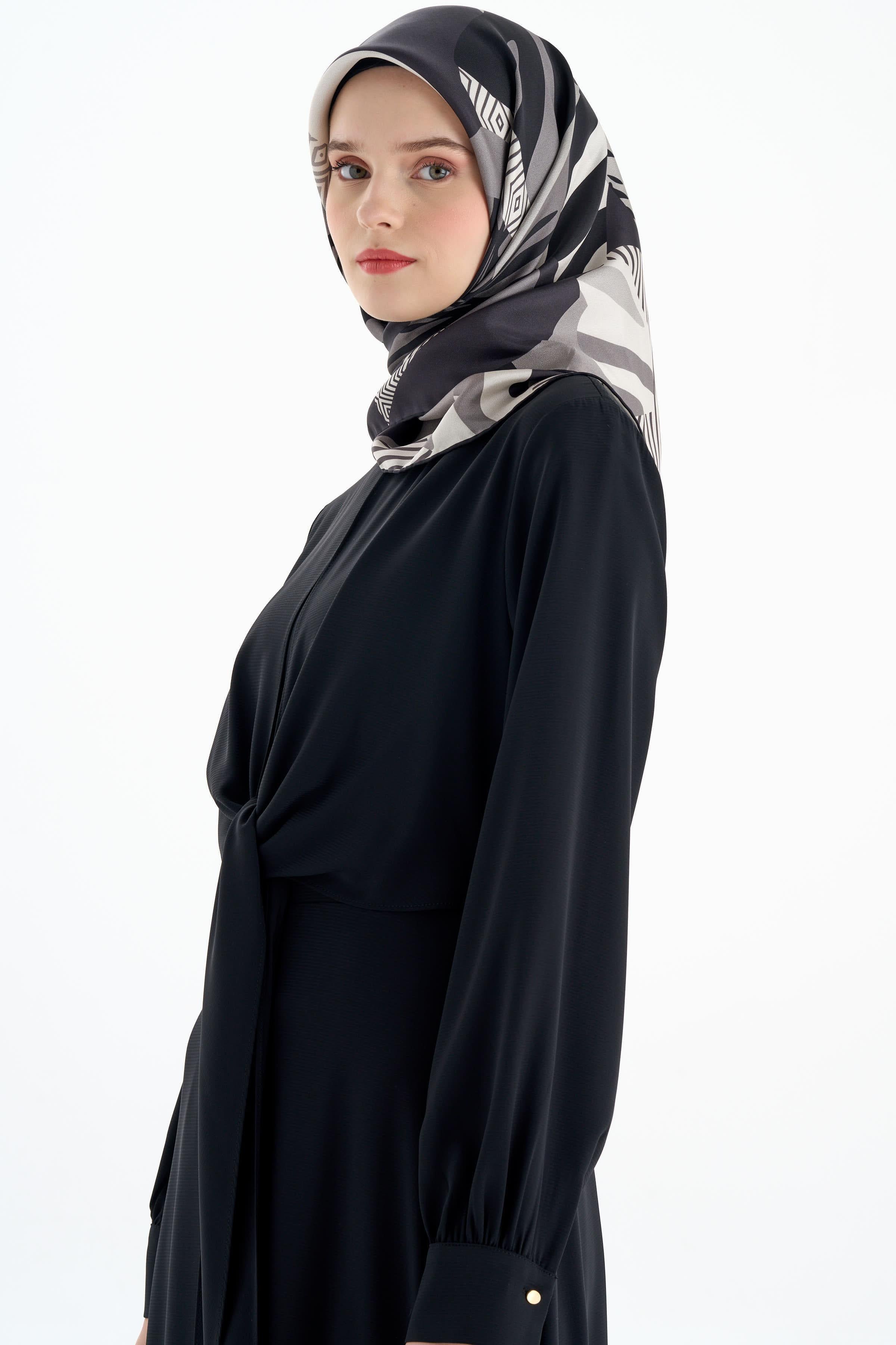 Belden Bağlamalı Elbise - Siyah TUGBA