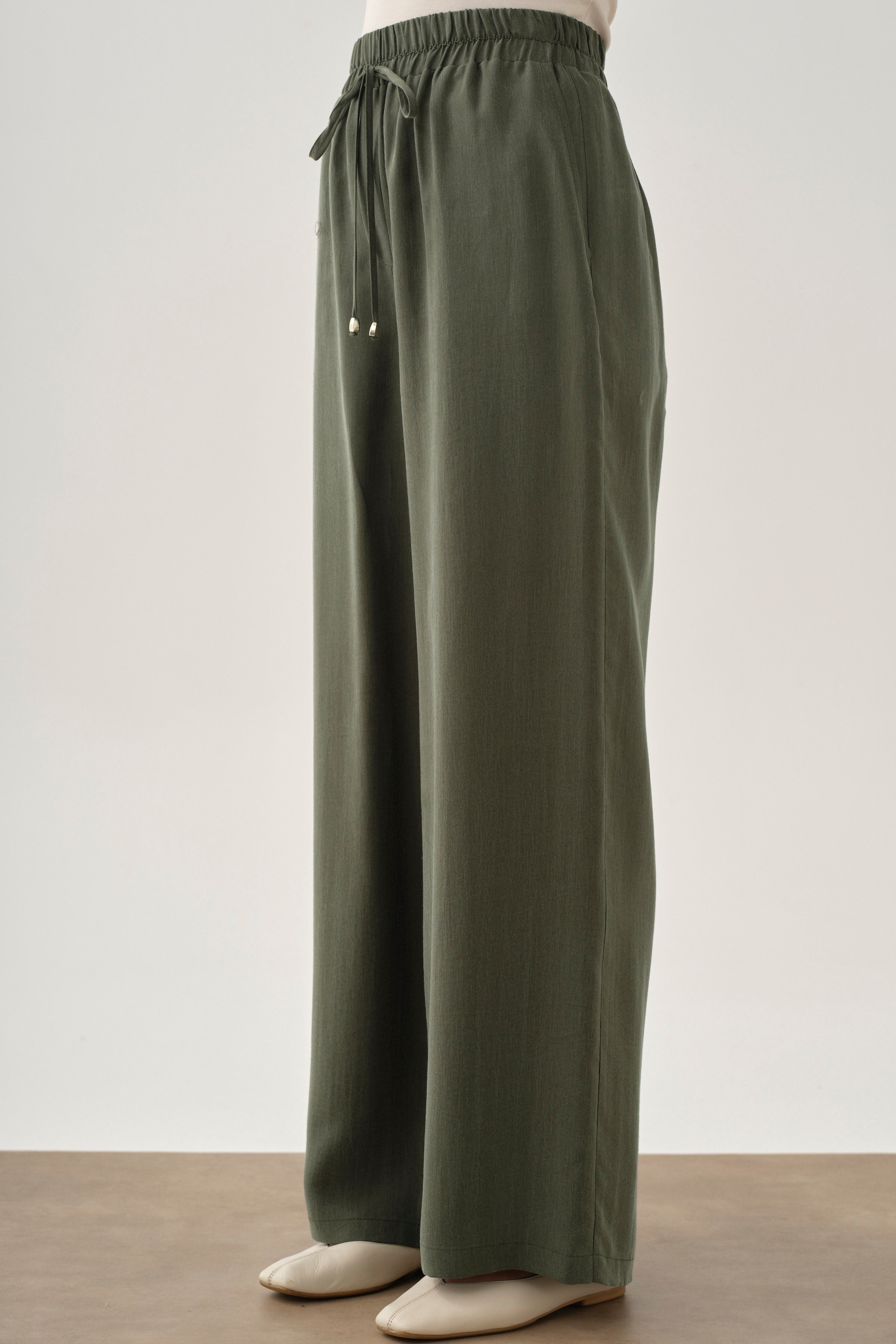 Beli Bağcık Detaylı Lastikli Pantolon - Haki TUGBA