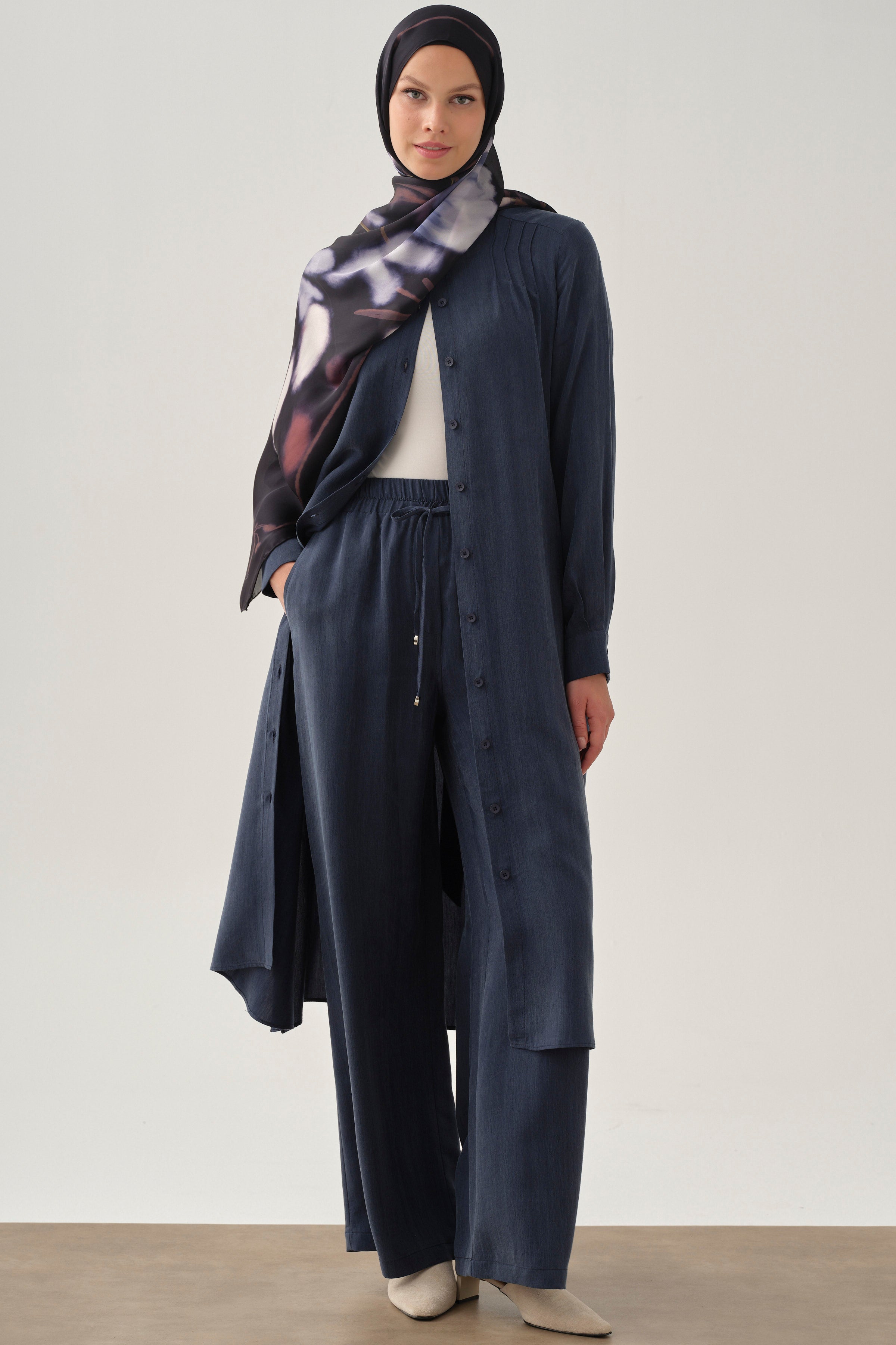 Beli Bağcık Detaylı Lastikli Pantolon - Lacivert TUGBA