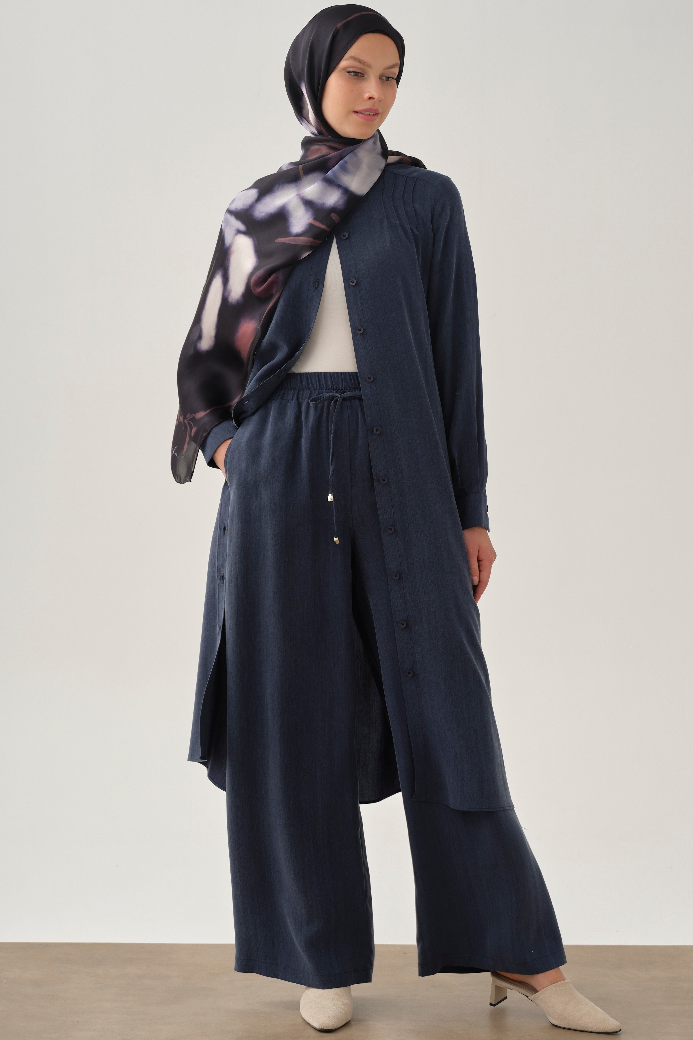 Beli Bağcık Detaylı Lastikli Pantolon - Lacivert TUGBA