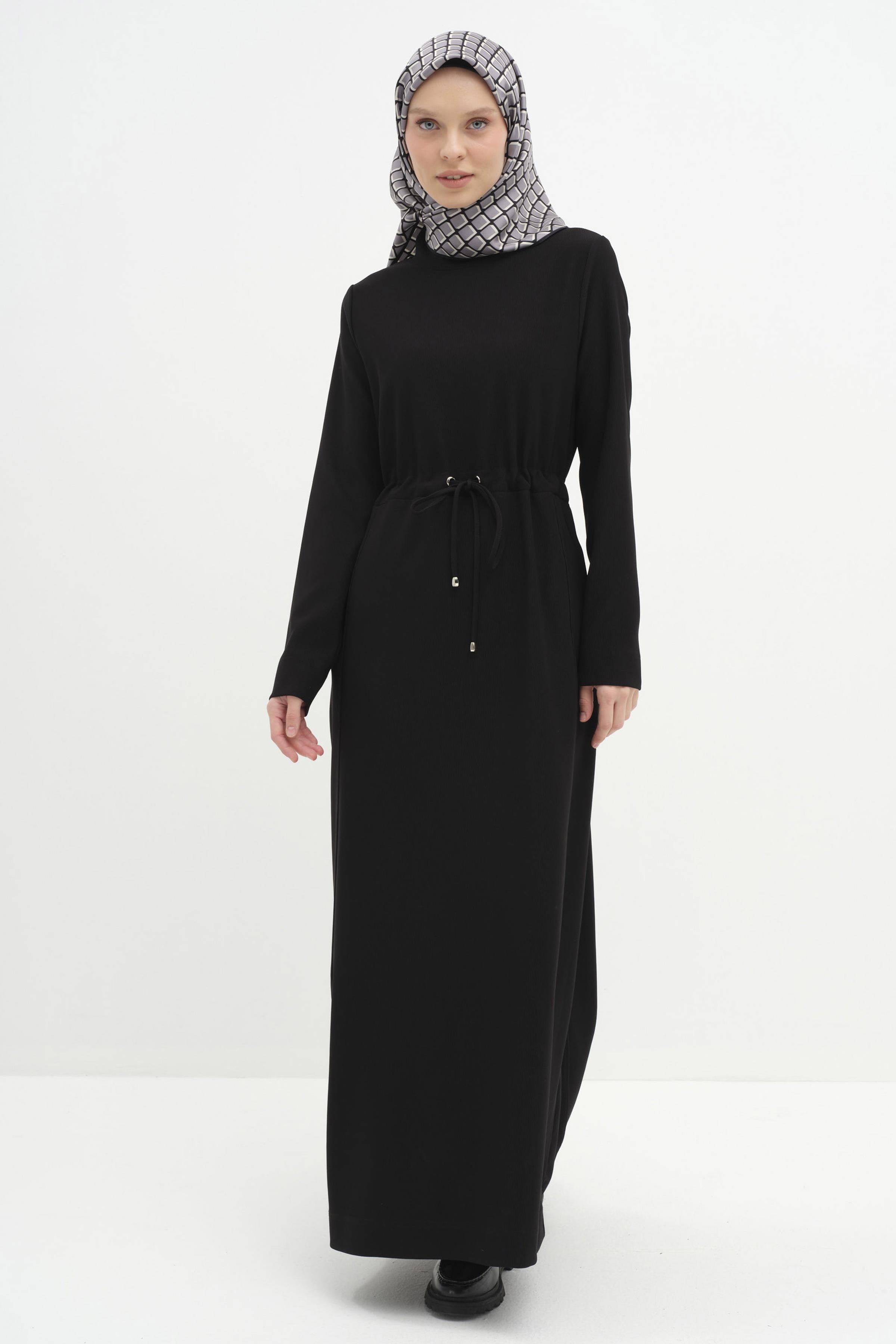 Beli Bağcık Detaylı Örme Elbise - Siyah TUGBA