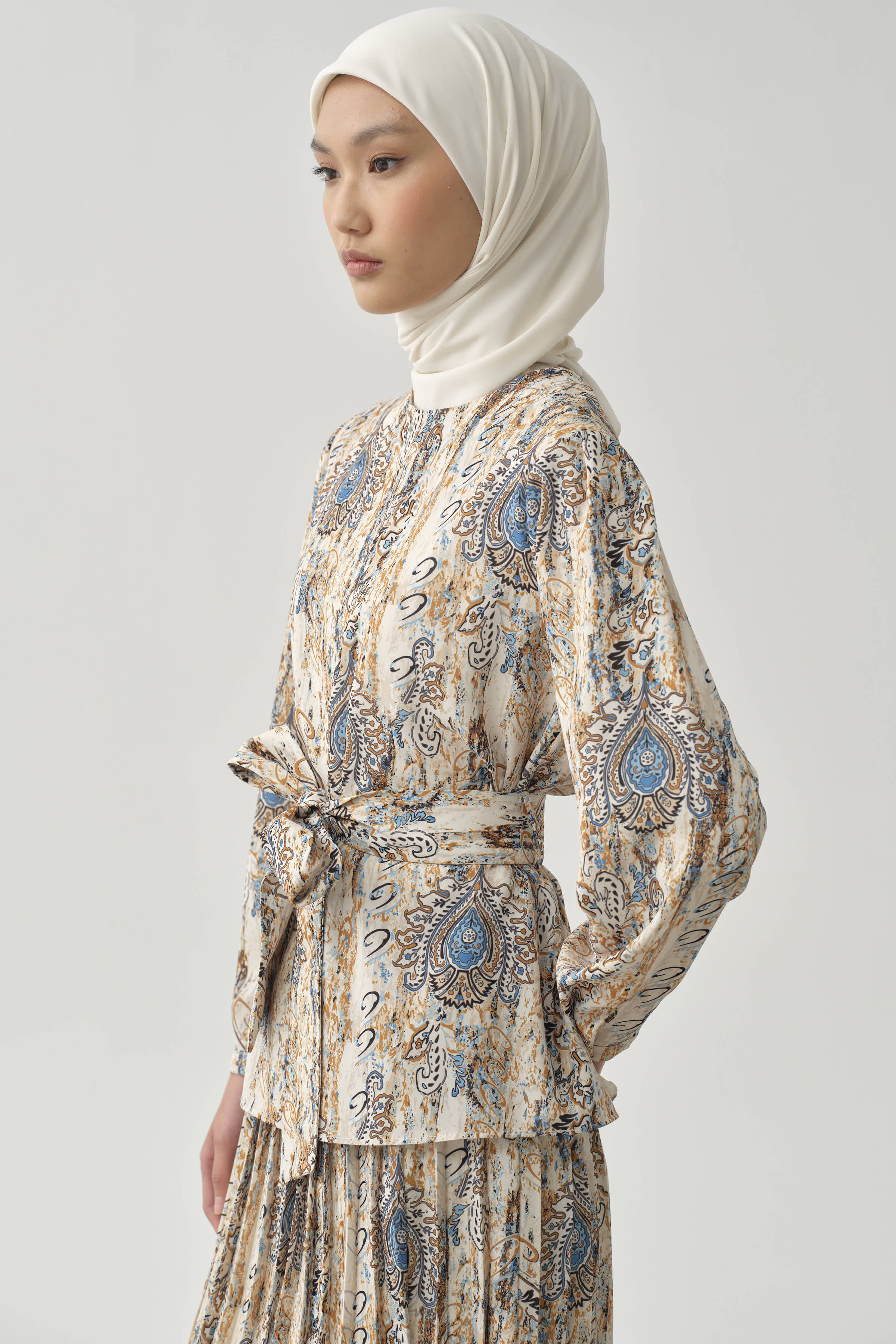 Beli Kuşaklı Desenli Bluz - Camel TUGBA