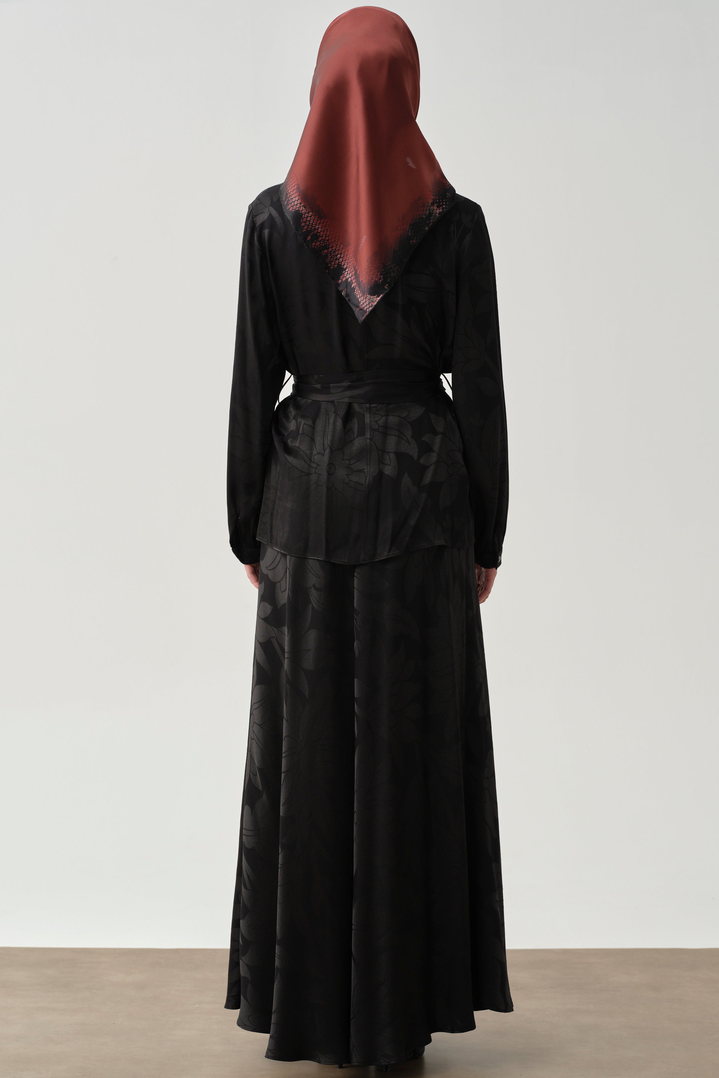 Beli Kuşaklı Desenli Bluz Etek Takım - Siyah TUGBA