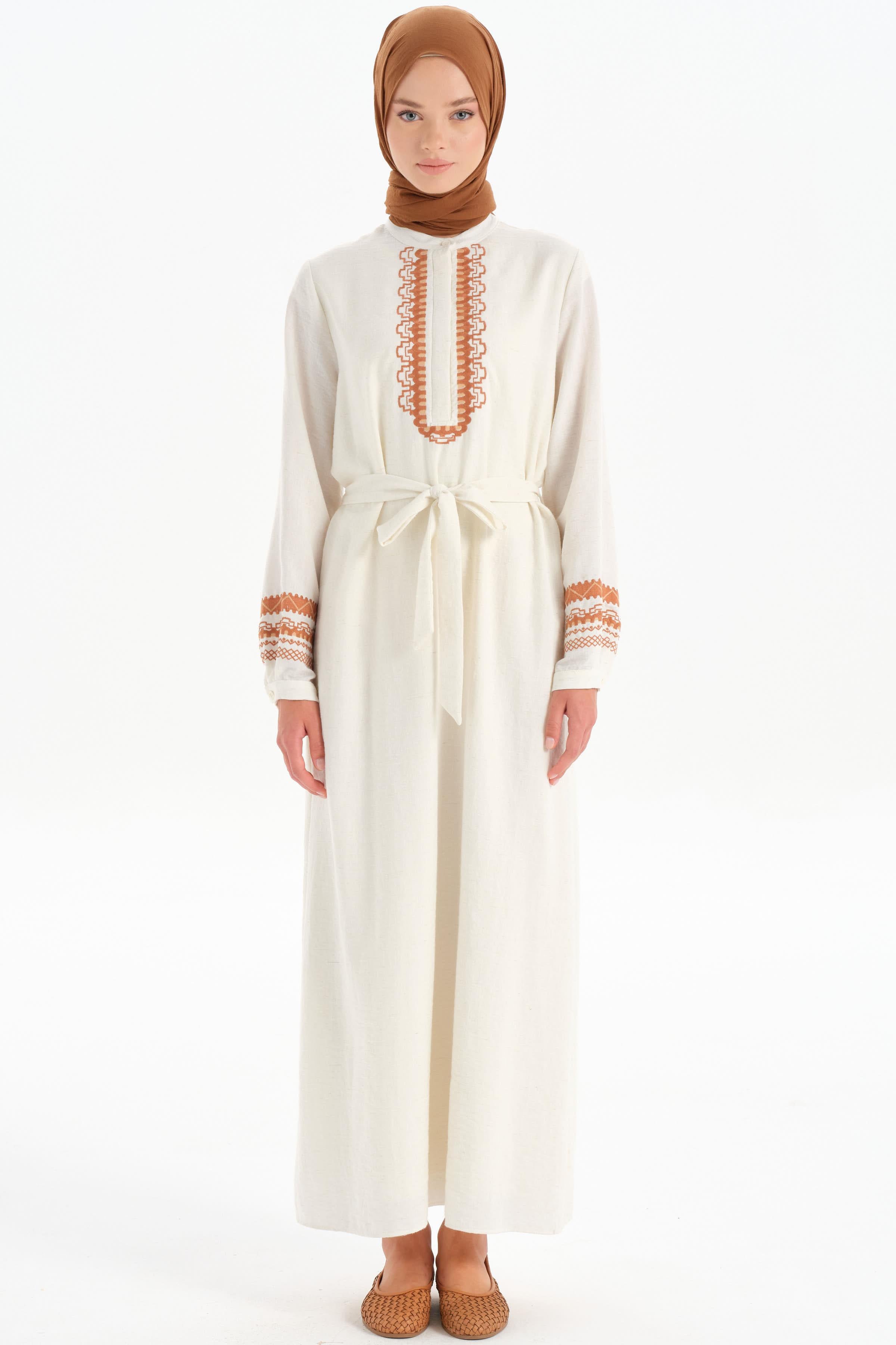 Beli Kuşaklı Nakış Detaylı Elbise - Ekru TUGBA