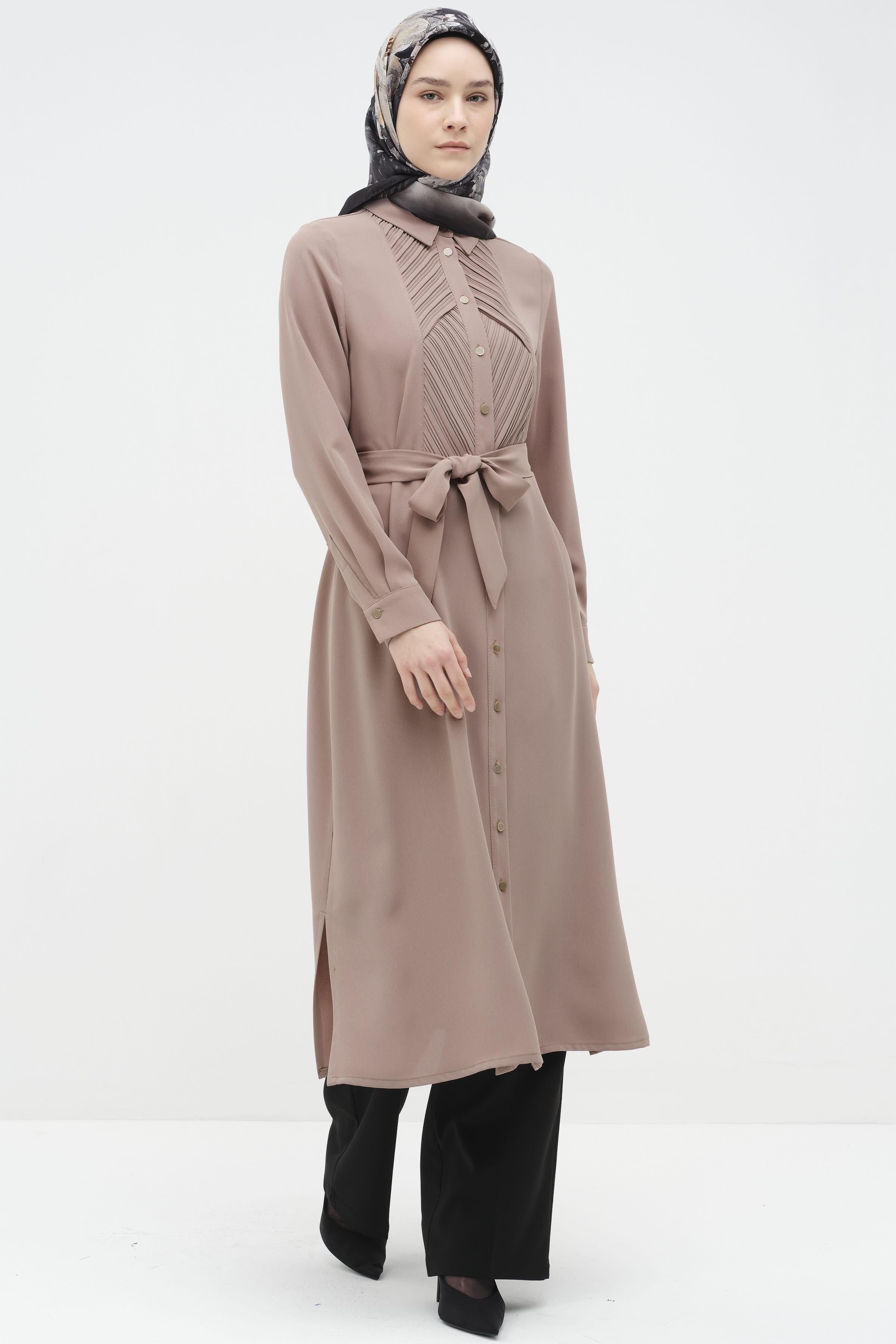 Beli Kuşaklı Plise Detaylı Tunik - Bej TUGBA