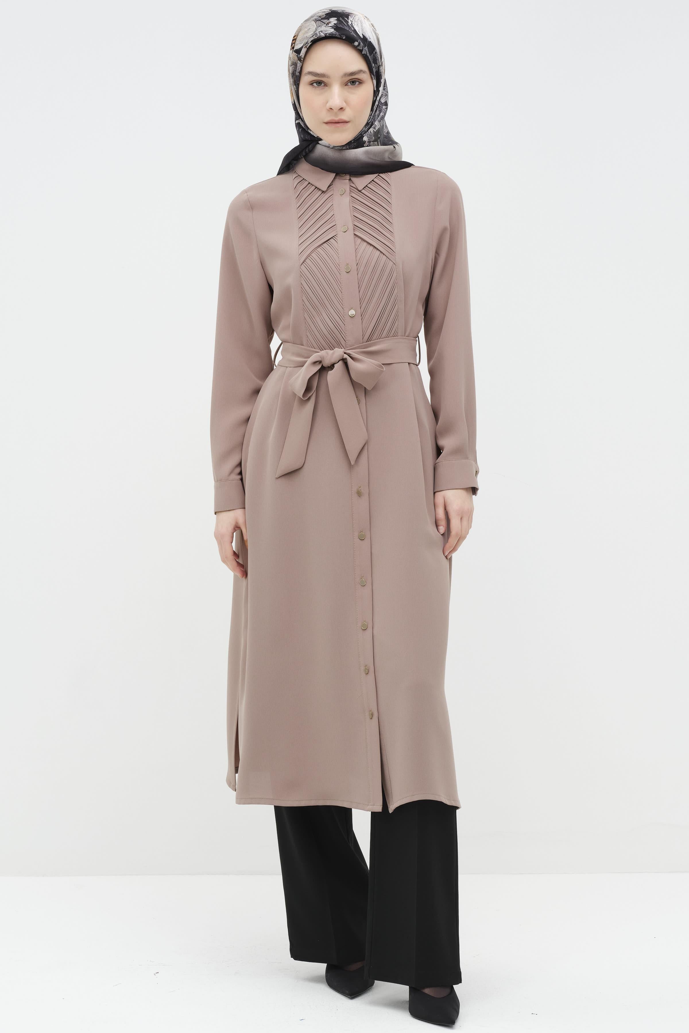 Beli Kuşaklı Plise Detaylı Tunik - Bej TUGBA