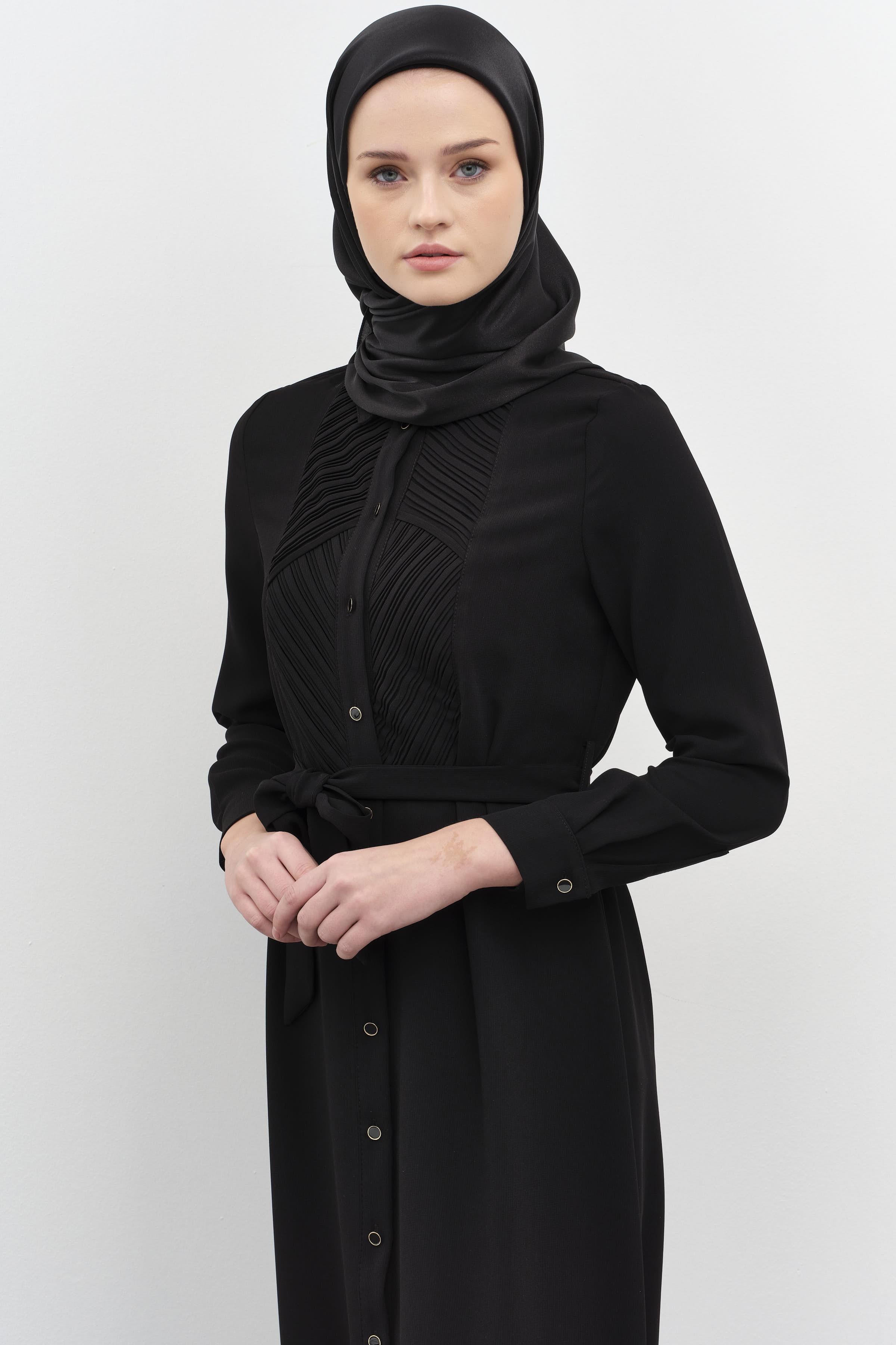 Beli Kuşaklı Plise Detaylı Tunik - Siyah TUGBA