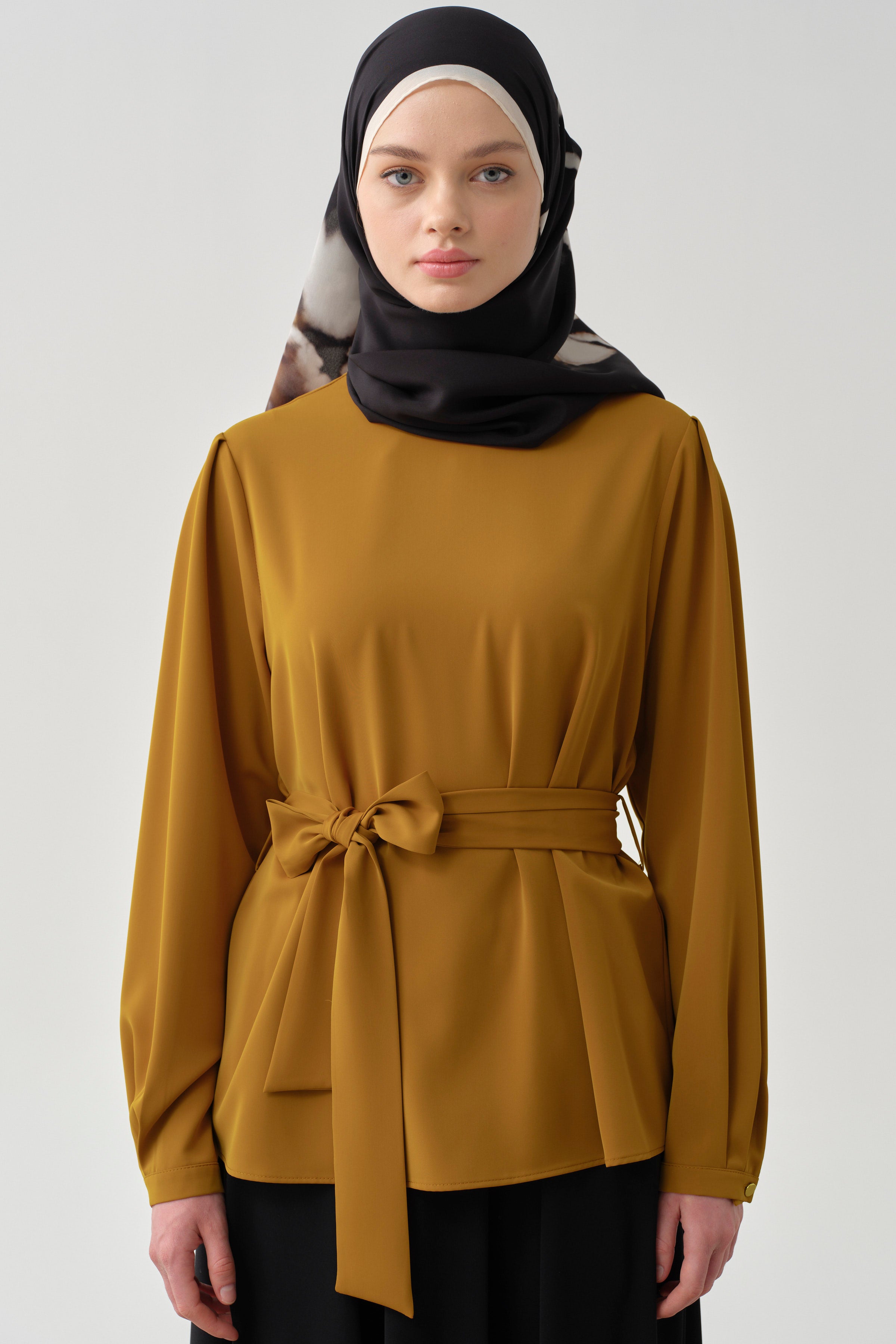 Beli Kuşaklı Sıfır Yakalı Bluz - Hardal TUGBA