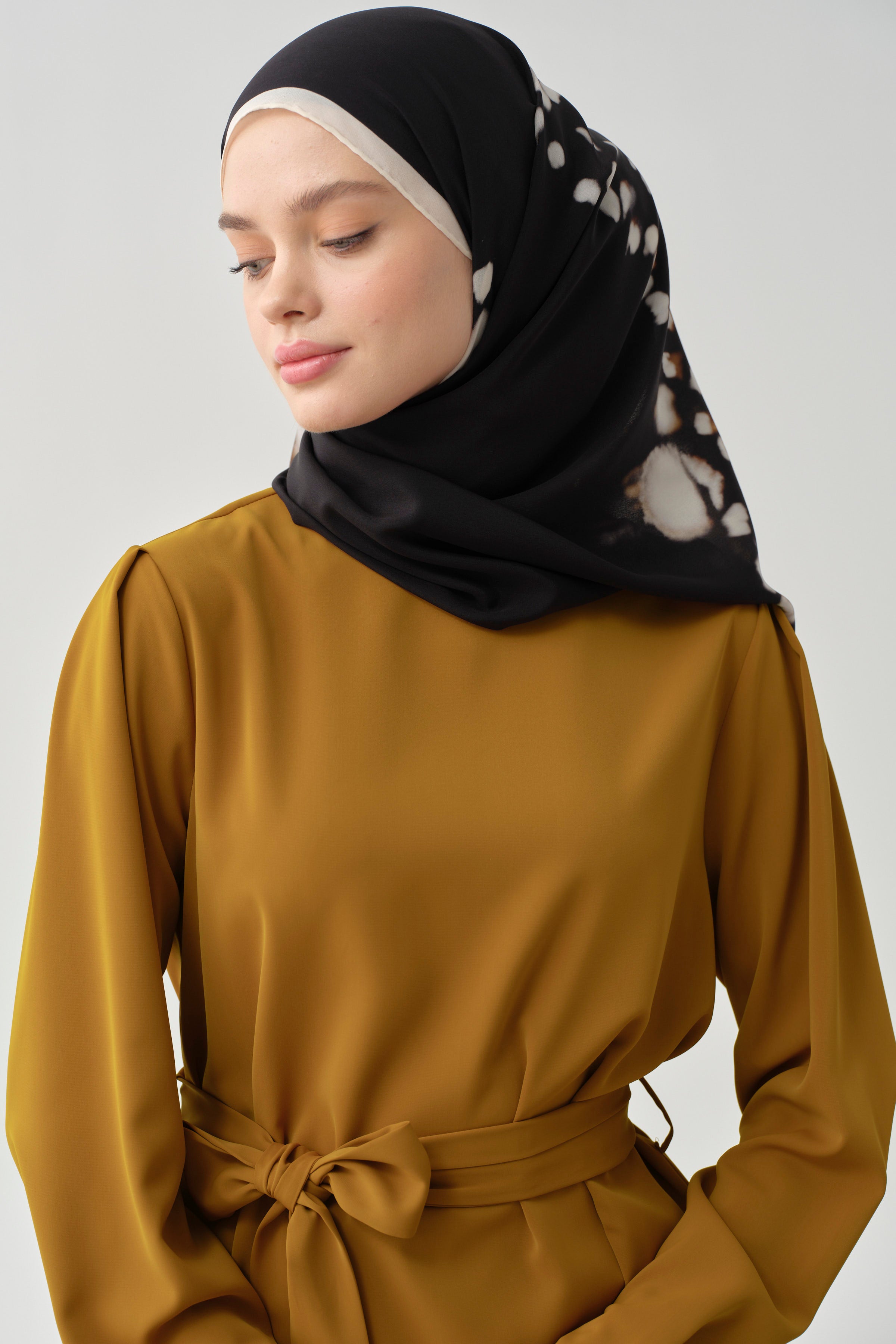 Beli Kuşaklı Sıfır Yakalı Bluz - Hardal TUGBA