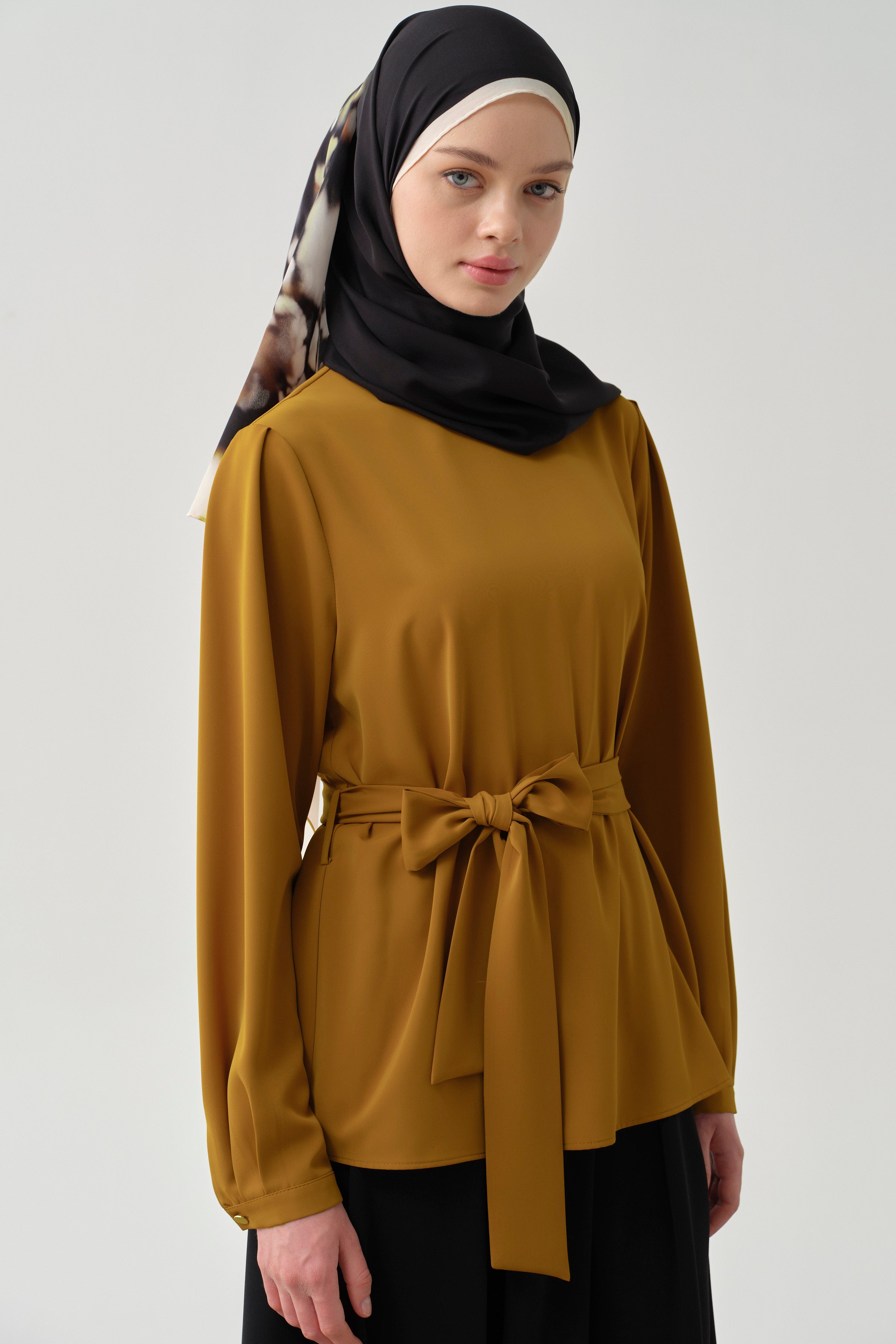 Beli Kuşaklı Sıfır Yakalı Bluz - Hardal TUGBA